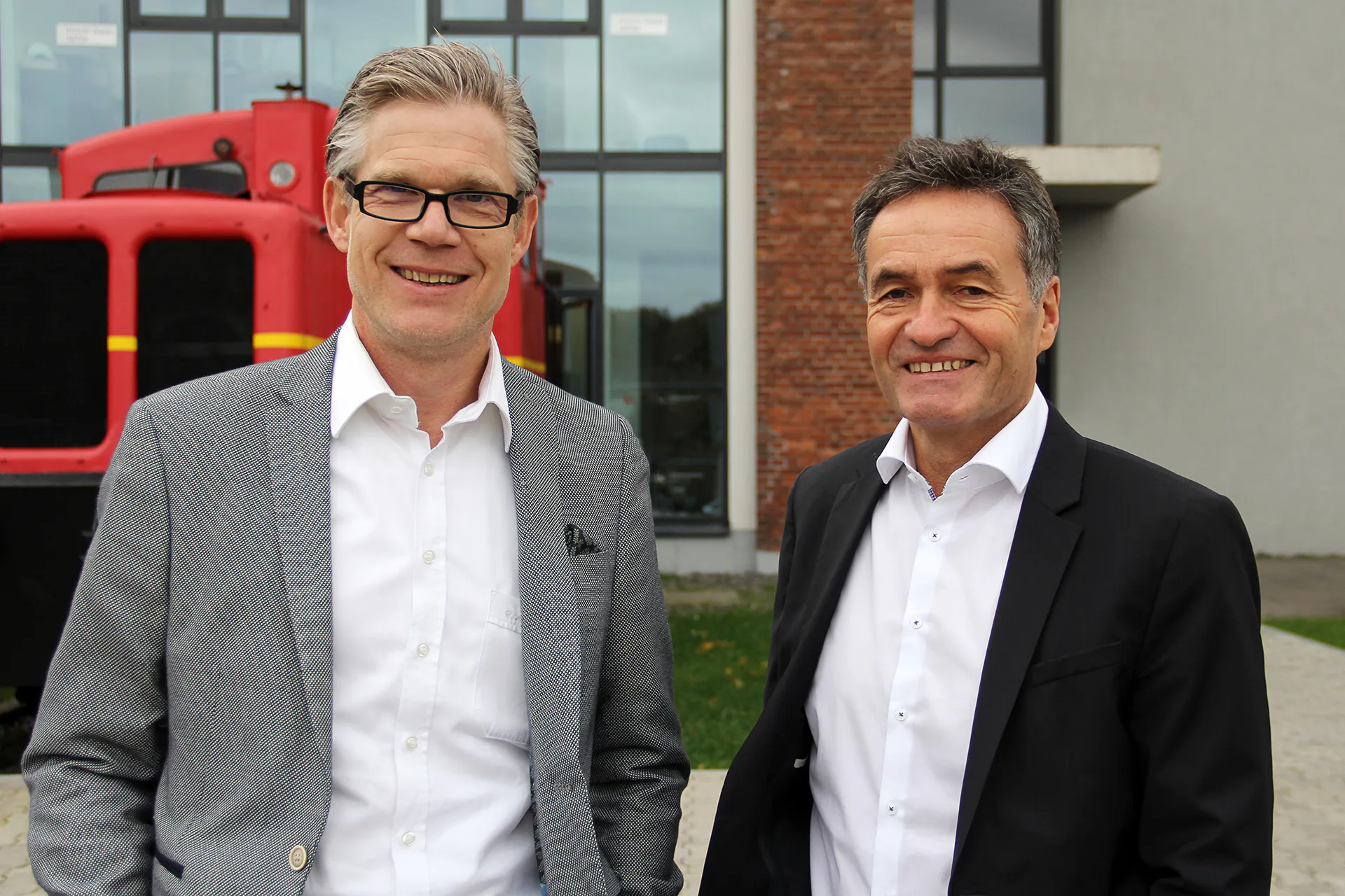 Carsten Stölting (links) ist seit dem 1. November 2020 Geschäftsführer der Hitachi Zosen Inova Deutschland GmbH. Er ist Nachfolger von Berthold Büttenbender (rechts), der das Unternehmen sechs Jahre geführt hat.