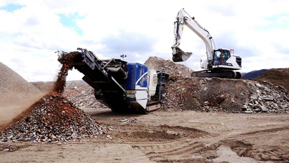 Bodenaushub auf der Anlage der RST Recycling und Sanierung Thale GmbH