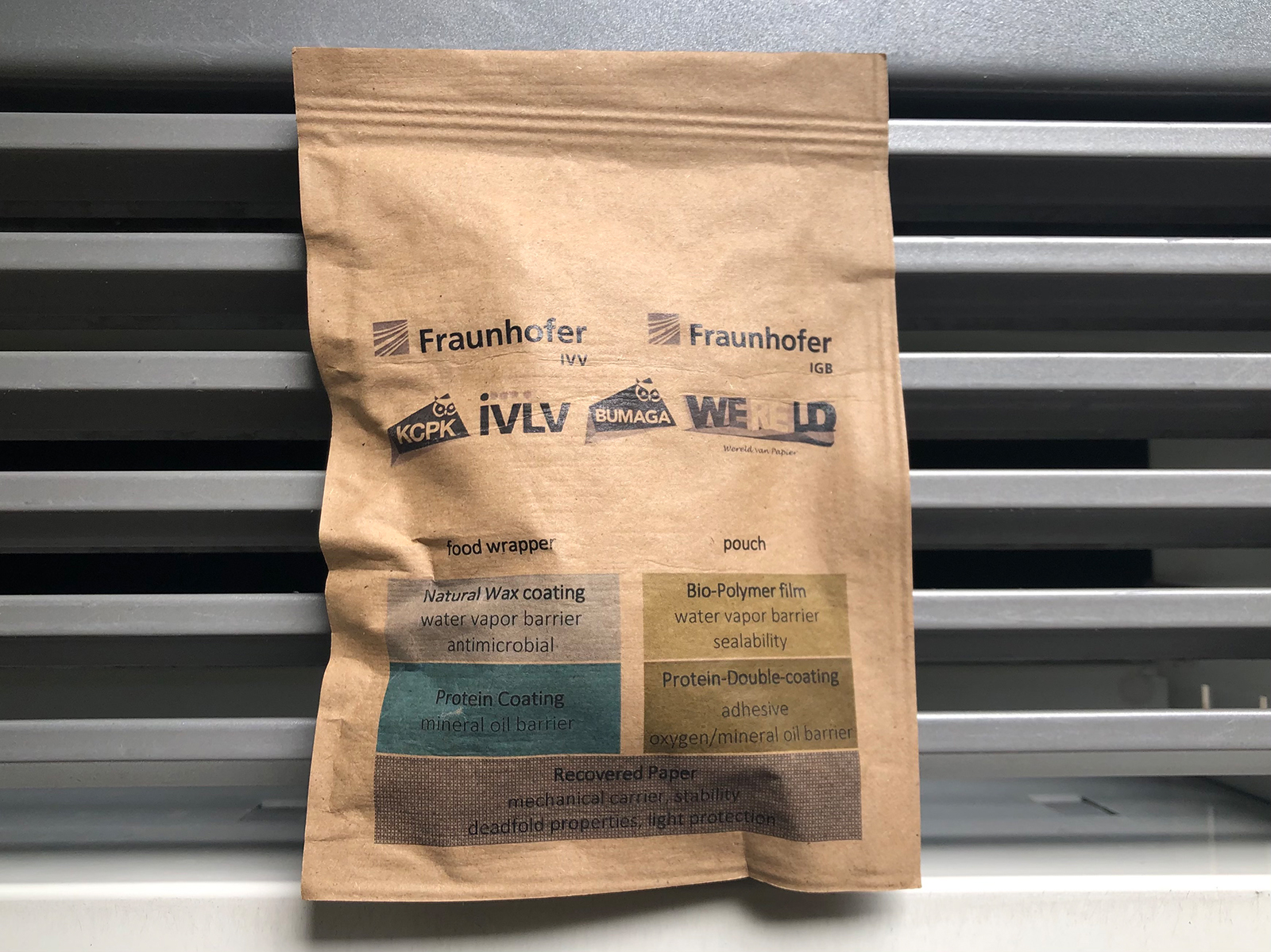 Siegelbeutel aus Papier mit der Beschichtung auf der Innenseite (Quelle: Fraunhofer)