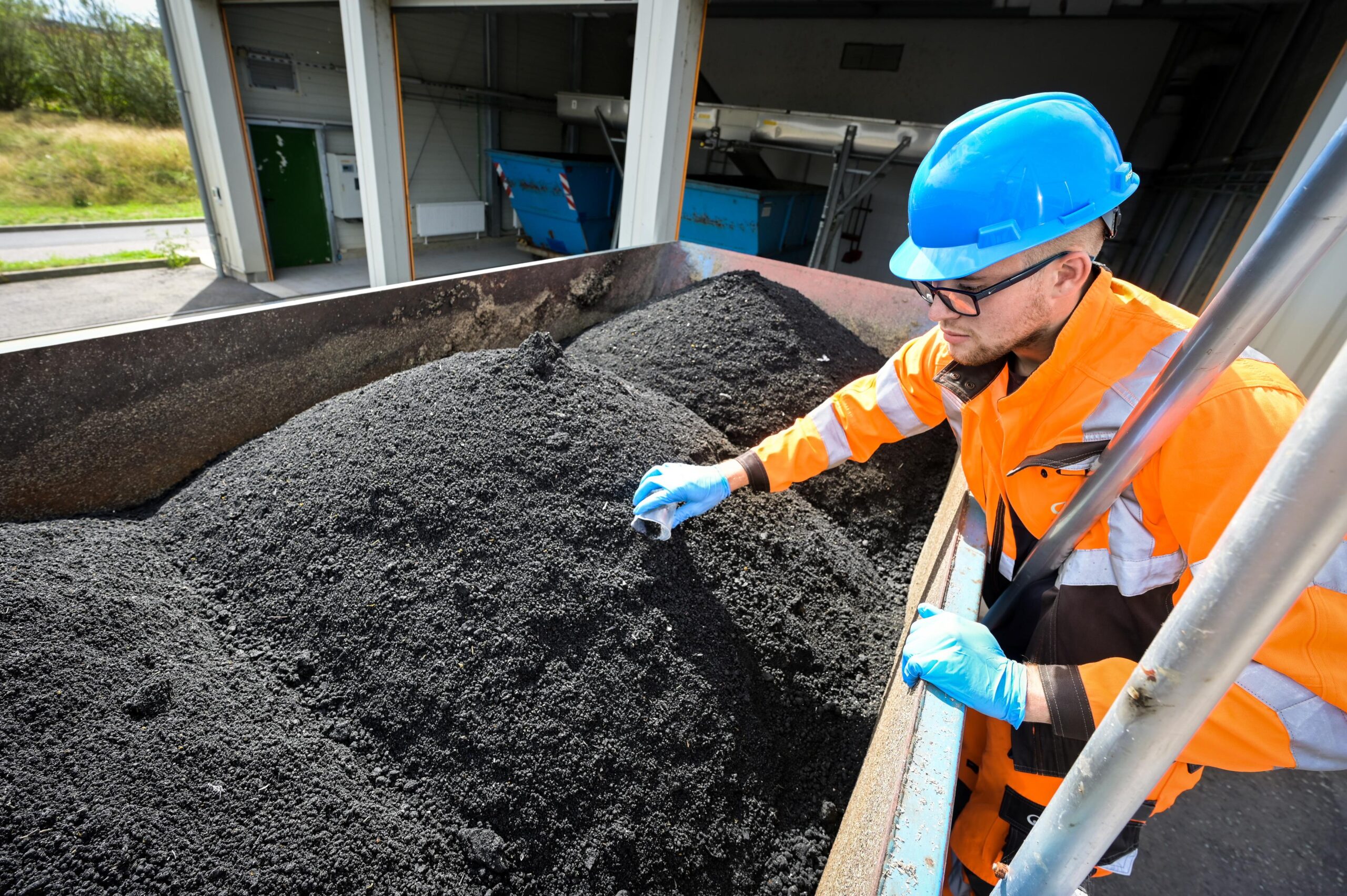 Klärschlämme regional thermisch verwerten, Phosphor wirtschaftlich recyceln und marktfähige Düngerprodukte in gleichbleibend guter Qualität und Menge erzeugen – darauf setzt das Verbundprojekt DreiSATS. Bild: Veolia/H. Rebsch