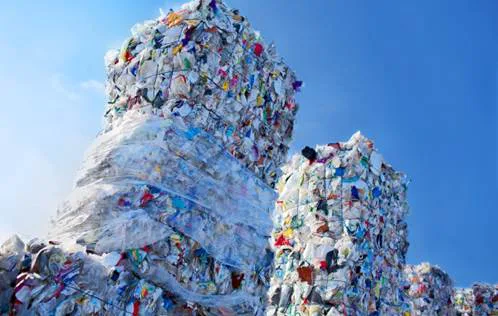 Seit dem Start der Verpackungsverordnung vor 30 Jahren werden in Deutschland Verpackungen aus Kunststoff getrennt gesammelt und einer Verwertung zugeführt. Bild: Der Grüne Punkt