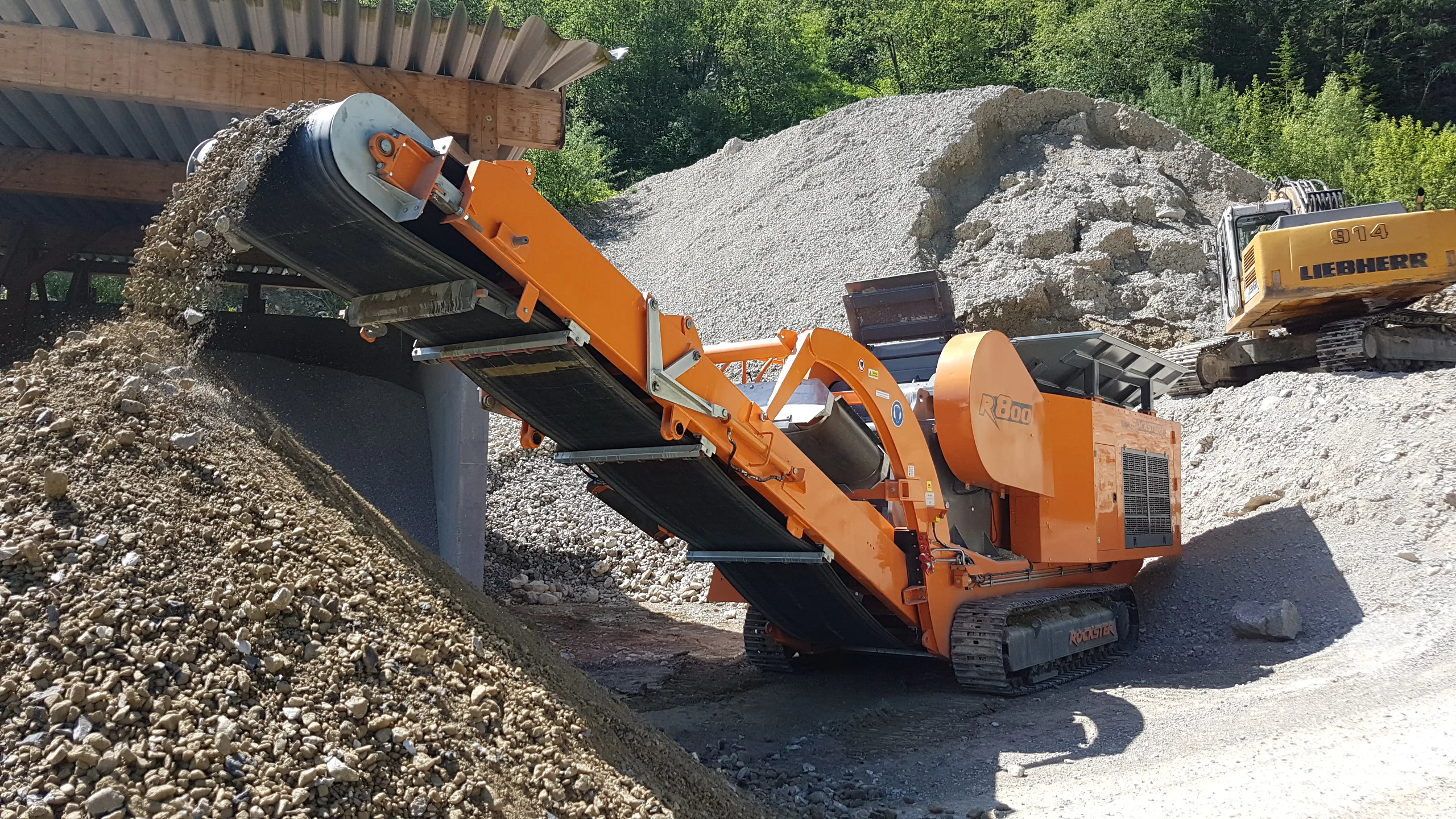 Schotteraufbereitung mit dem Rockster Backenbrecher R800 auf eine Endkorngröße von 0/70 mm. Bild: Rockster