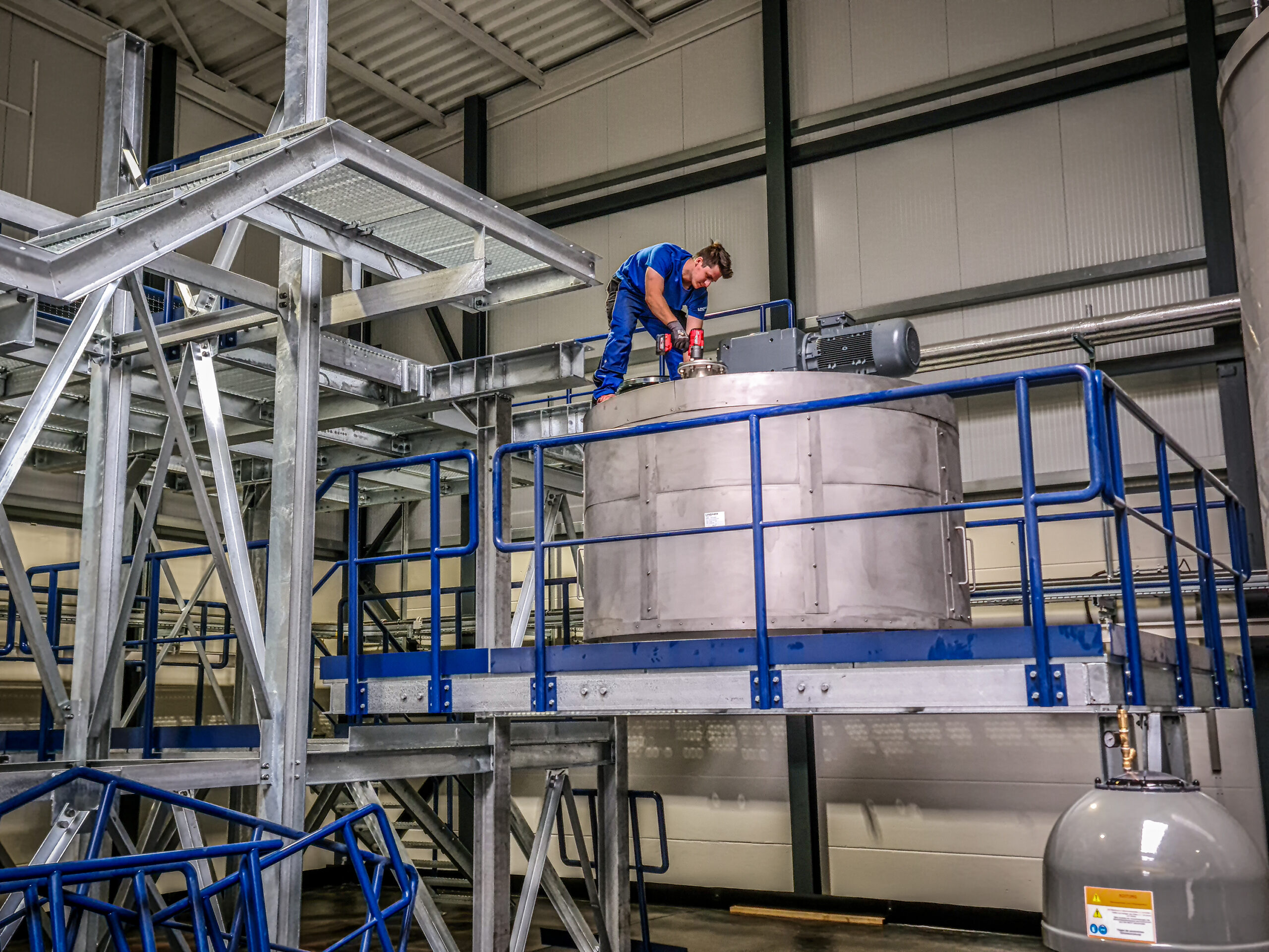 Lindners neuer PET-Hot-Wash-Tower für qualitativ hochwertiges PET-Recycling.
Bild: Lindner-Recyclingtech