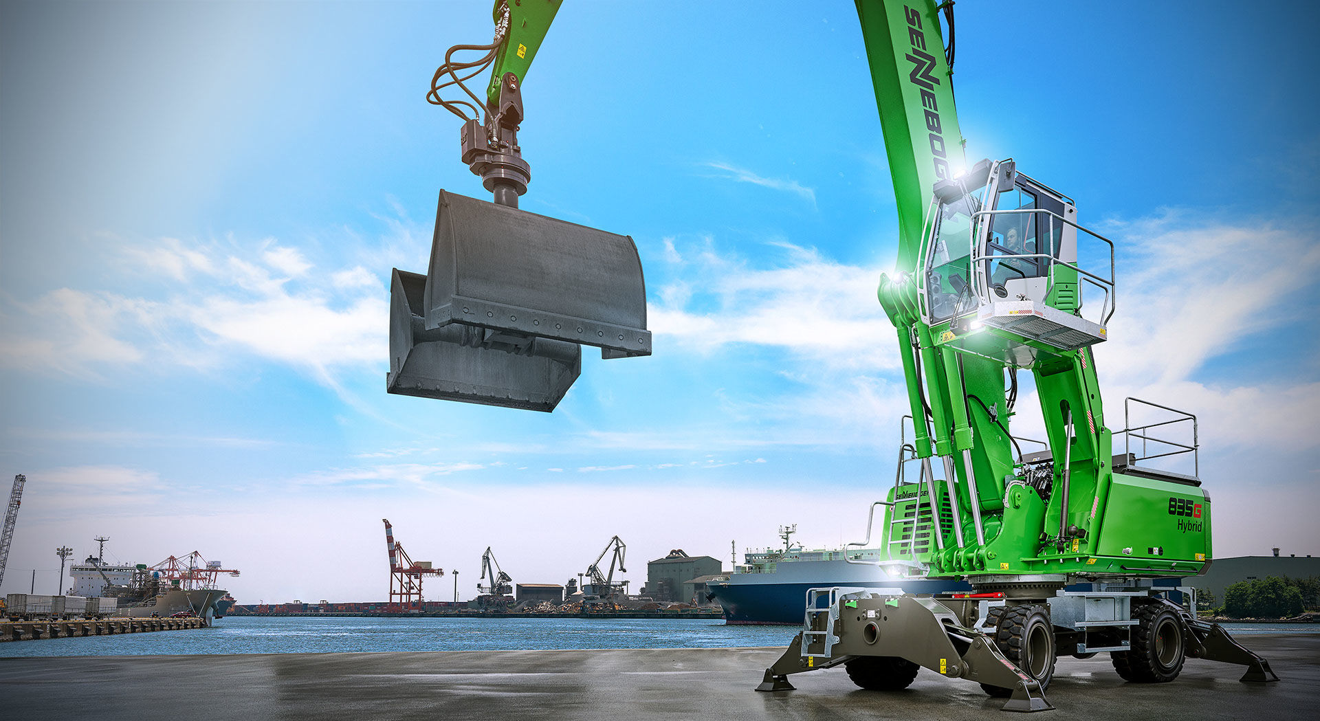 Der neue Sennebogen 835 G Hybrid verfügt über das bewährte Green Hybrid Energierückgewinnungssystem. Bild: Sennebogen