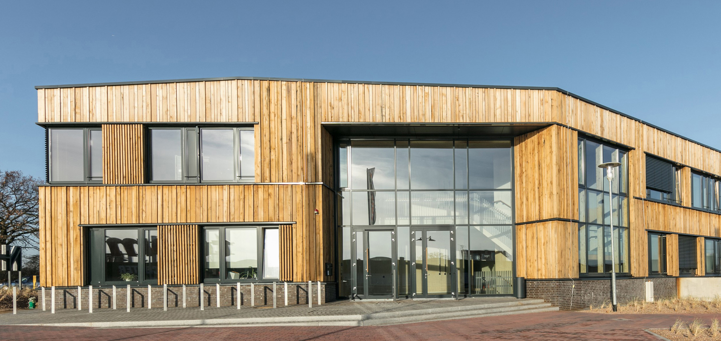 Der neue Gebäudekomplex der Stadtwerke Neustadt in Holstein wurde so konzipiert, dass er am Ende der Nutzung komplett recycelt werden kann. (Quelle: Oliver Kuty)