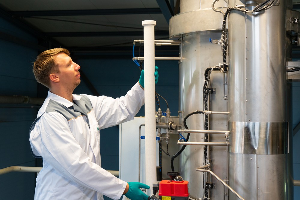Heißgasfilter mit keramischen Filterelementen zur Wertstoffrückgewinnung bei der Klär-schlammverbrennung, Pilotanlage in Pirna von TU Dresden, LTC – Lufttechnik Crimmitschau GmbH und Fraunhofer IKTS. Bild: Fraunhofer IKTS