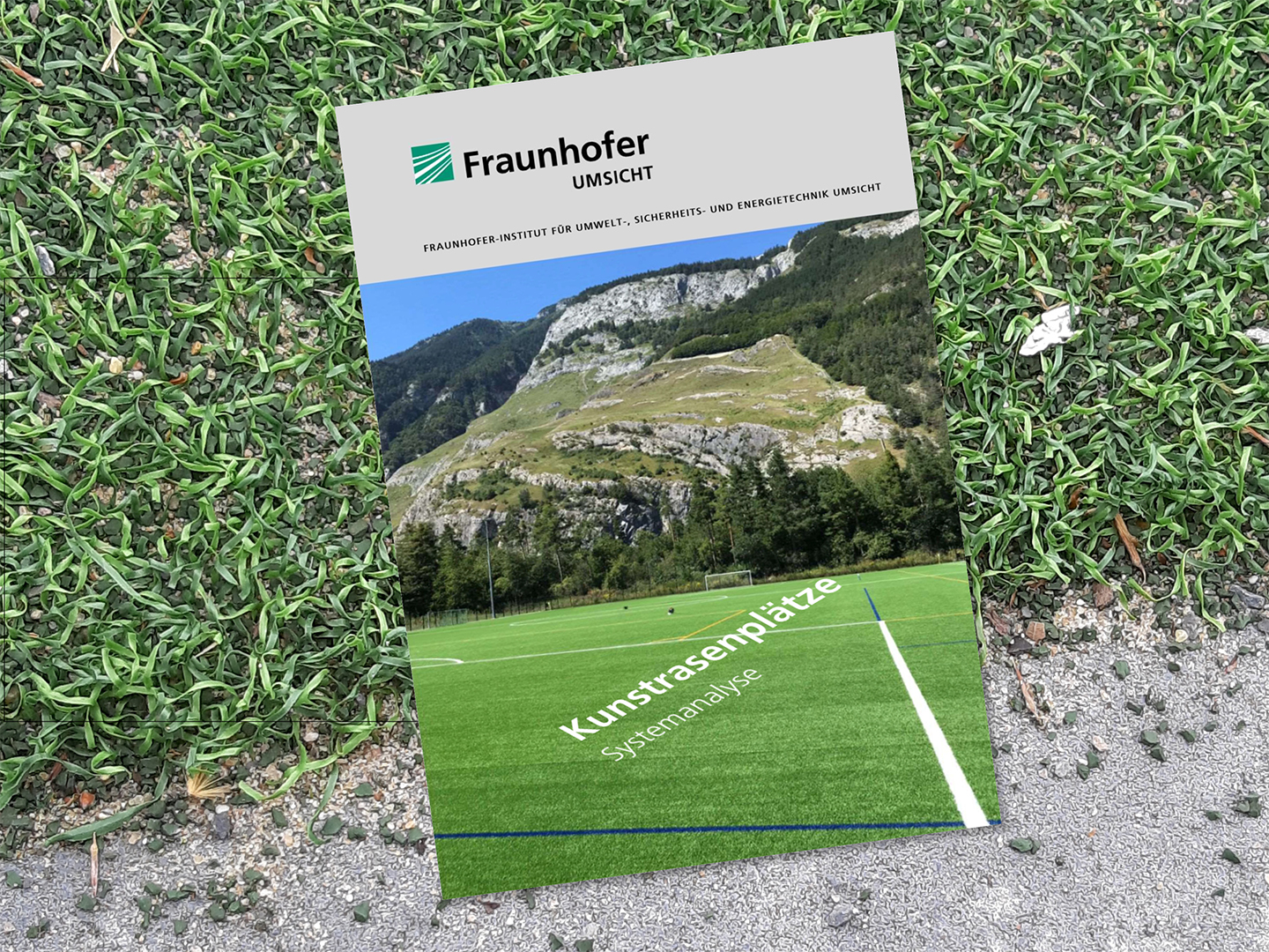 Kunstrasenplätze – Systemanalyse unter Berücksichtigung von Mikroplastik- und Treibhausgasemissionen, Recycling, Standorten und Standards, Kosten sowie Meinung der Spieler*innen. Bild: Fraunhofer Umsicht