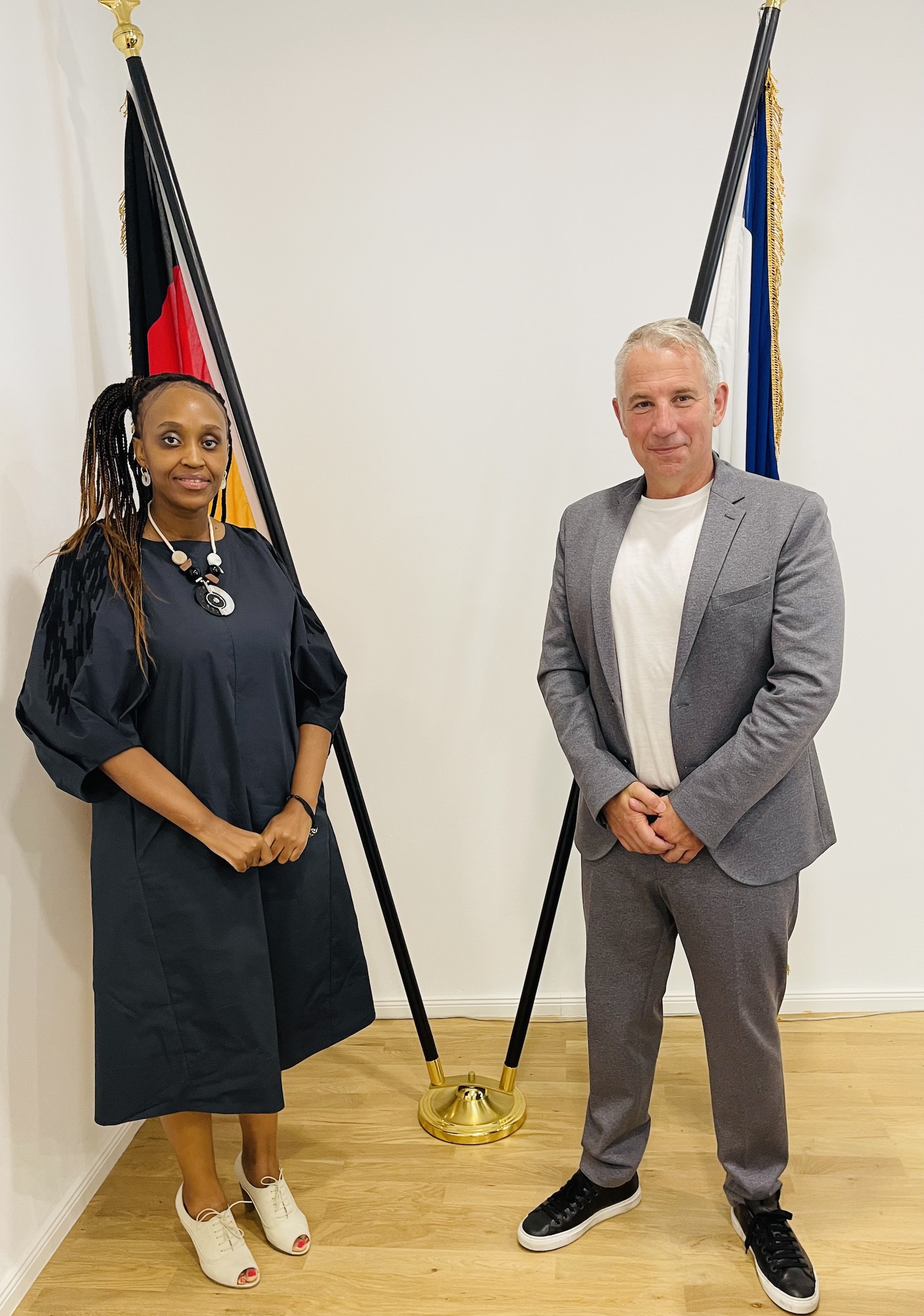 Senate Barbara Masupha, außerordentliche und bevollmächtigte Botschafterin des Königreichs Lesotho, und IFOPR-Gründer Peter Bales. Bild: IFOPR