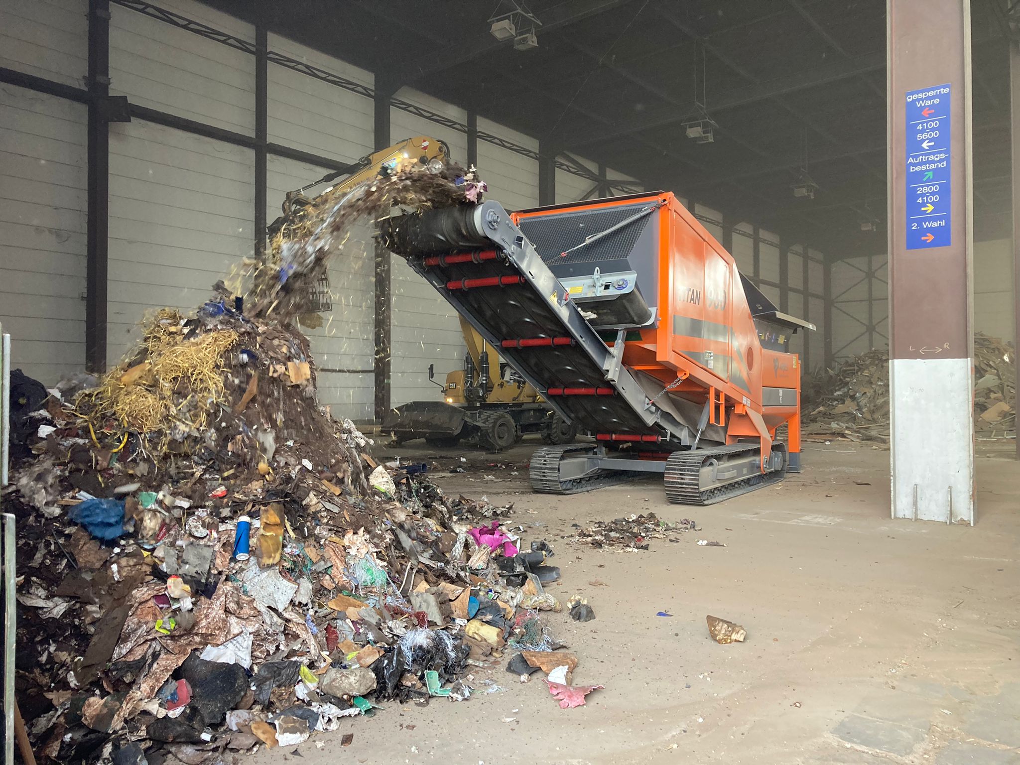 Bei der Mischschrottzerkleinerung ist der „Allesfresser“ Arjes Titan 900 in seinem Element. Bild: Moerschen
