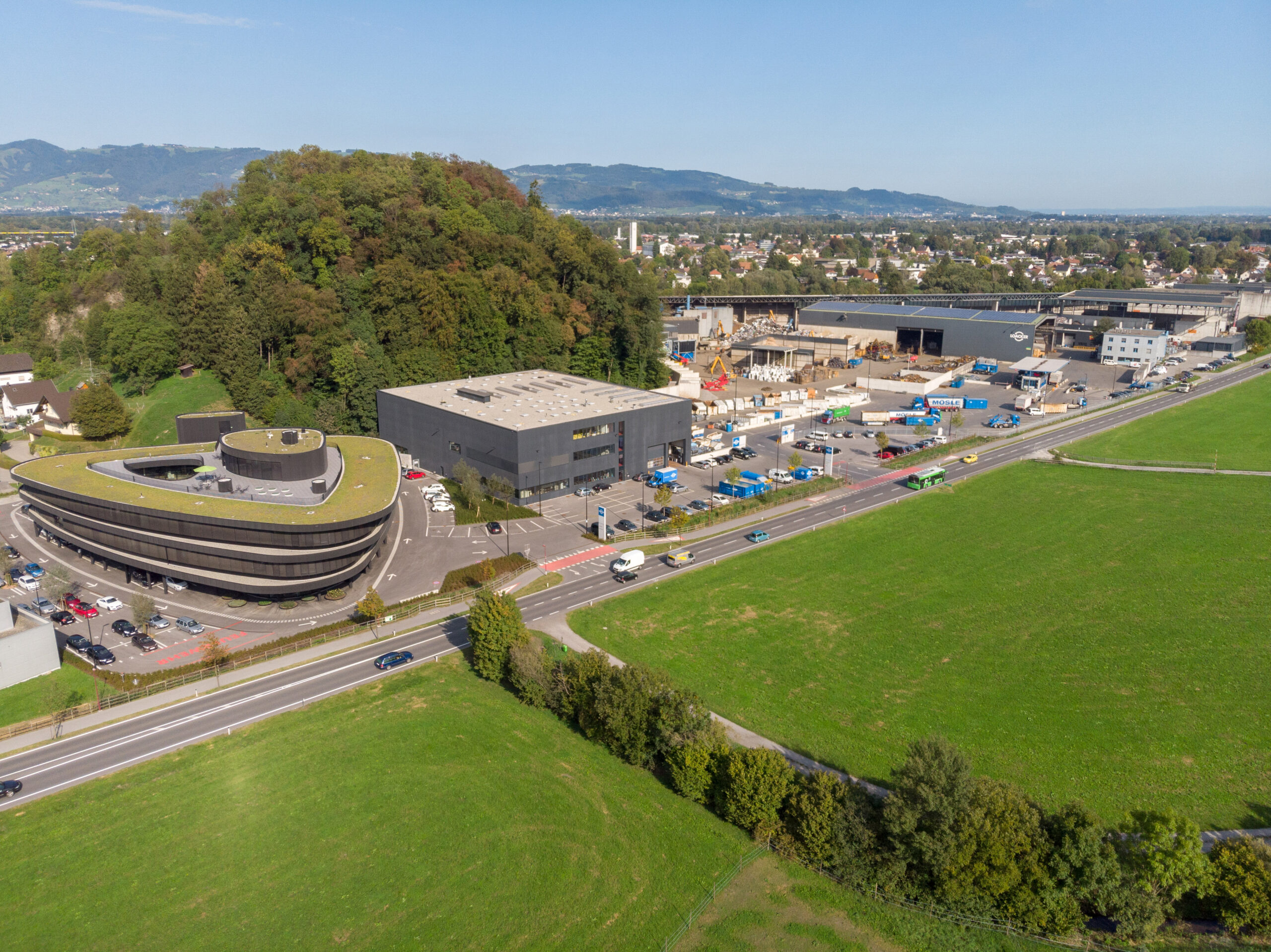 Mit erstmals mehr als einer Milliarde Umsatz 2021 reiht sich Loacker Recycling unter den größten Unternehmen in Vorarlberg ganz vorne mit ein.
Bild: Loacker Recycling GmbH