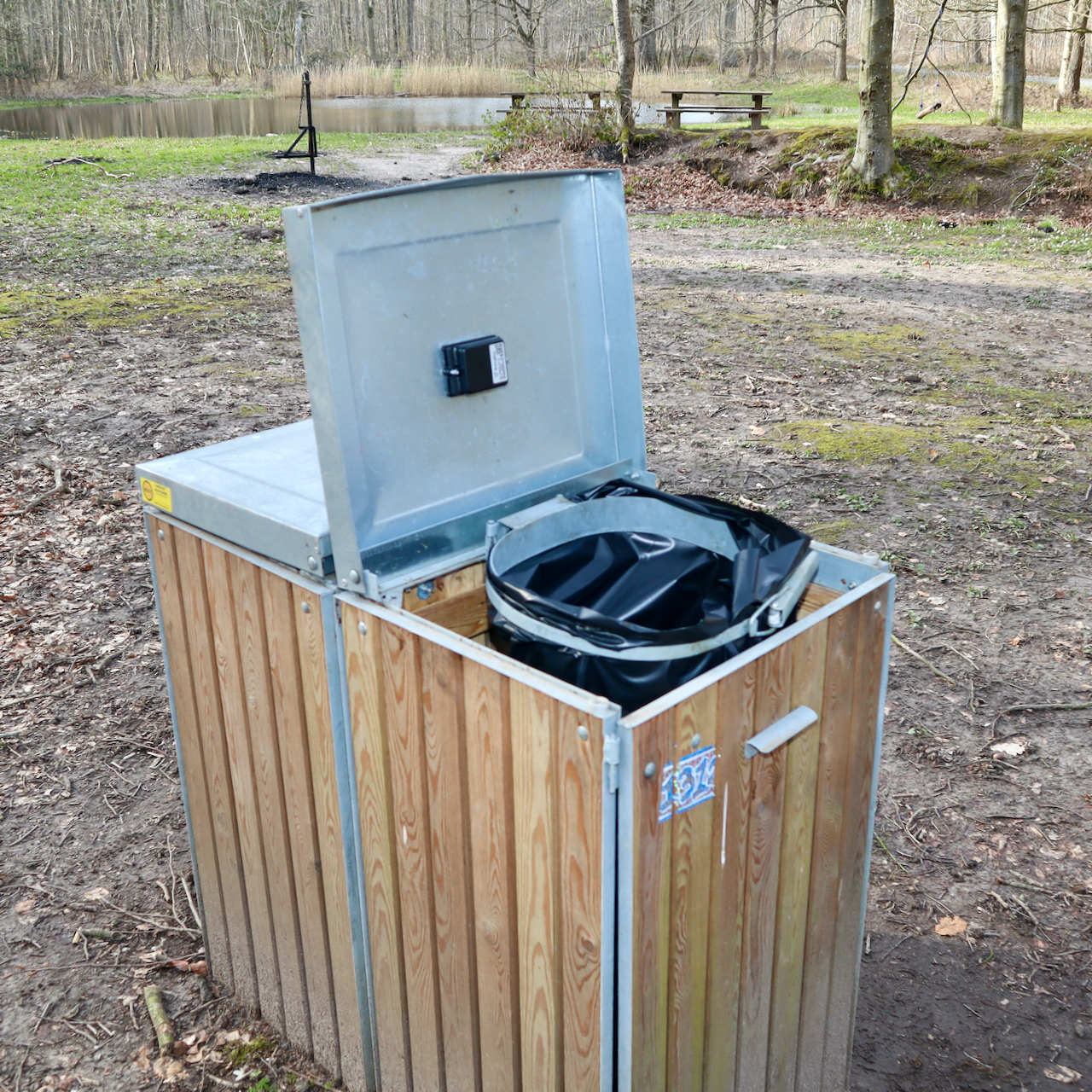 rainyBins ist ein Radarsensor, der laufend registriert, wie viel Abfall sich in der Tonne befindet, und meldet, wenn die Tonne geleert werden muss. Bild: Maacks