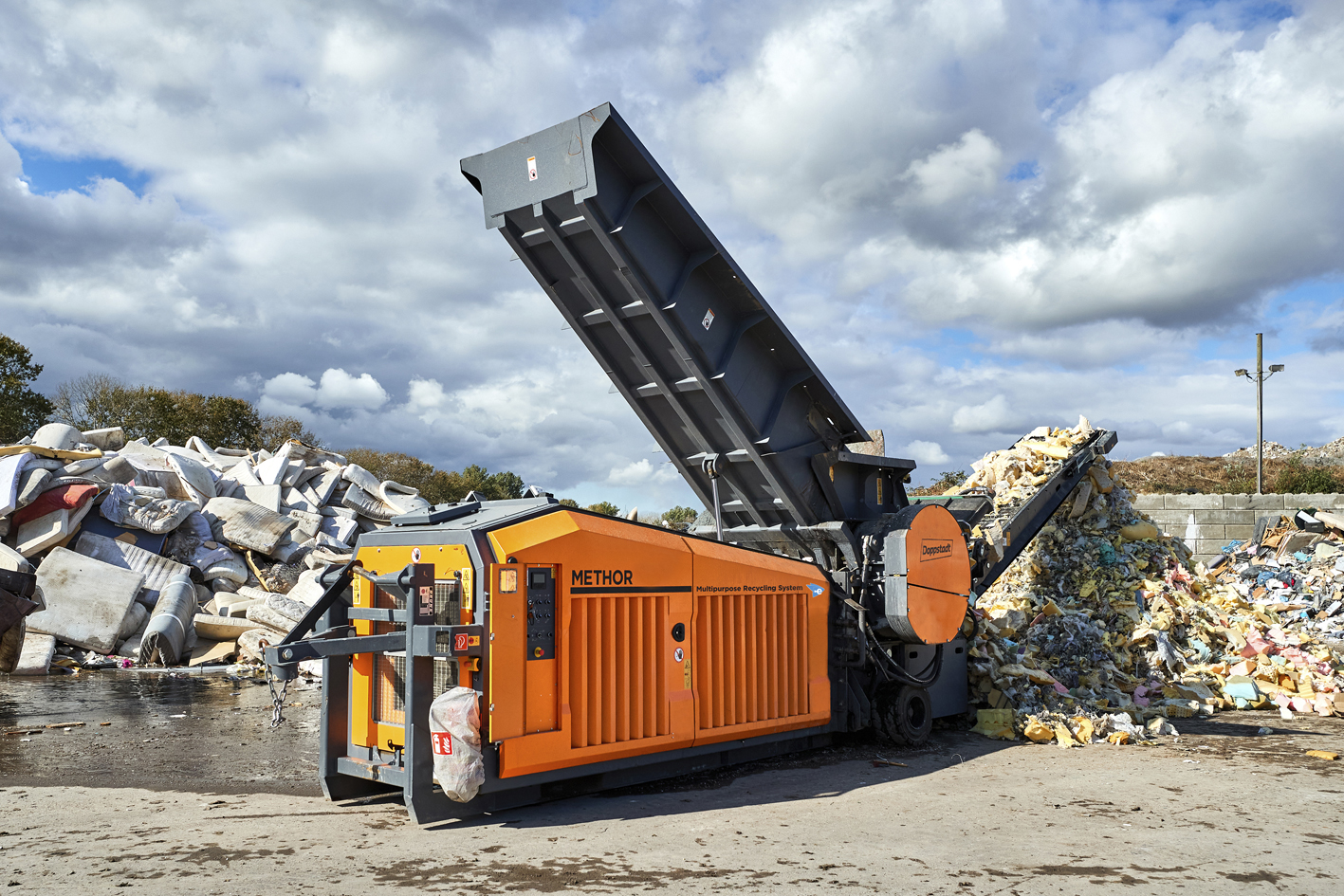 Doppstadt bietet sein Multitool Methor ab sofort auch in einer Variante mit elektrifiziertem Antrieb an. Bild: Quelle: Doppstadt Gruppe