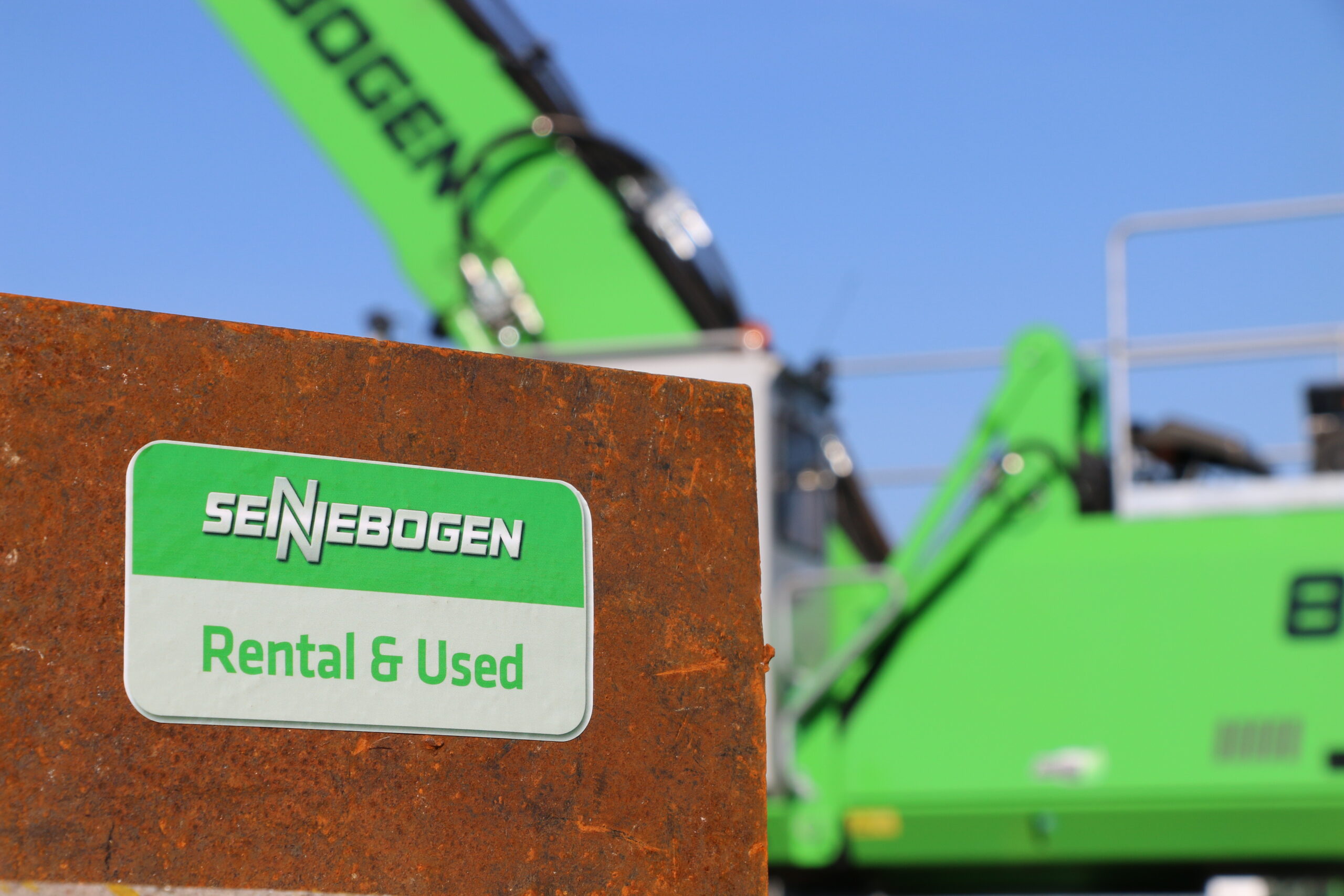 Die Sennebogen Vertriebsgesellschaft (SVG) wird fünf und erweitert ihr Direktvertriebsgebiet für die Produktlinien Green Line und Multi Line in Mittel- und Oberfranken. Bild: Sennebogen