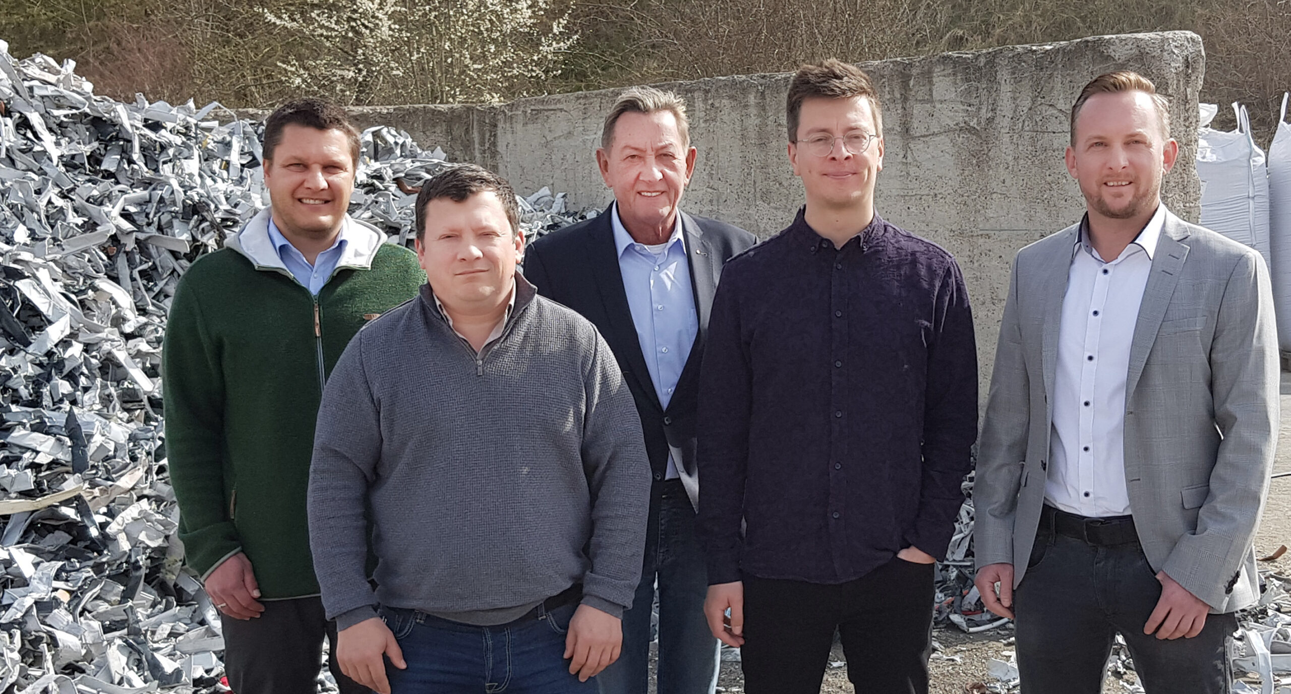 Mitglieder des AUF-Arbeitskreises Verbundmaterial: Angelo Behr (HYDRO Metall – BU Recycling); Roman Schindler (D.A.R. Metall AG); Walter Lonsinger (AUF); Christoph Jansen (Aluminium-Metal-Recycling Center of Excellence); und Moritz Pieper, (3A Composites GmbH) – von links. Bild: AUF