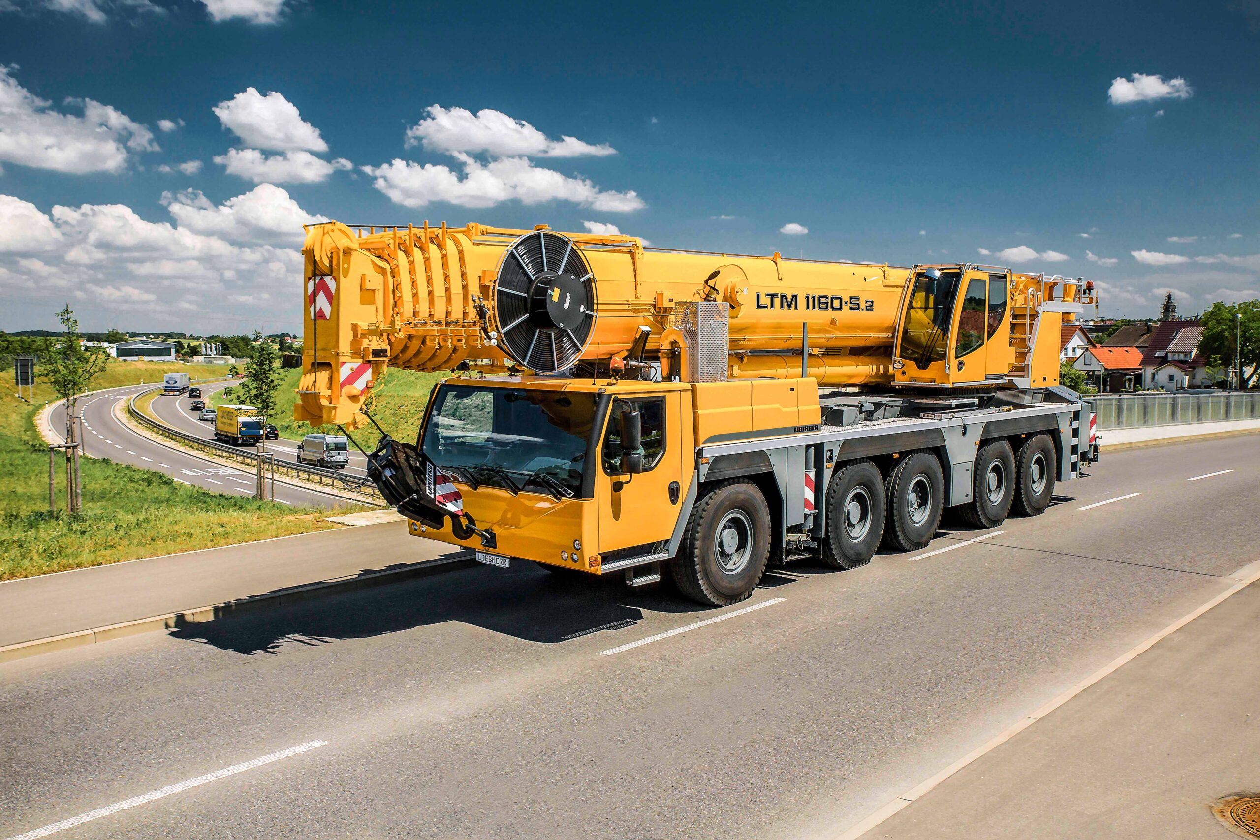 Das Potenzial zum Einsparen von CO2-Emissionen ist bei Mobilkranen mit HVO-Antrieb am höchsten. In der Studie wurde ein Mobilkran des Typs LTM 1160-5.2 herangezogen. Bild: Liebherr