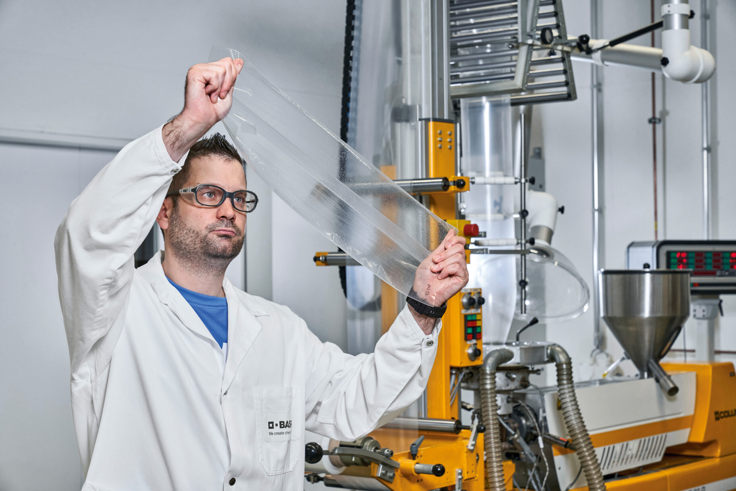 Folie aus Recyclingmaterial: Das ist laut der Untersuchung auch mit Multilayer-Folien als Sekundärrohstoff möglich. (Quelle: BASF)