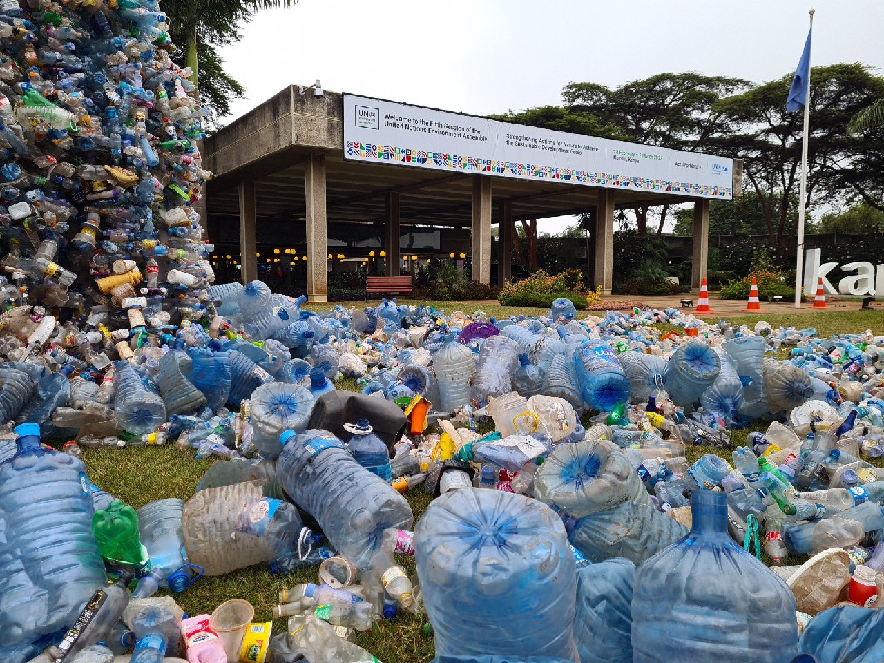 Im Zentrum der Verhandlungen der UNEA-Konferenz steht ein rechtlich verbindliches UN-Abkommen zur Beendigung der Plastikvermüllung von Umwelt und Meeren. (Quelle: BMUV/Ulrich Schulte)