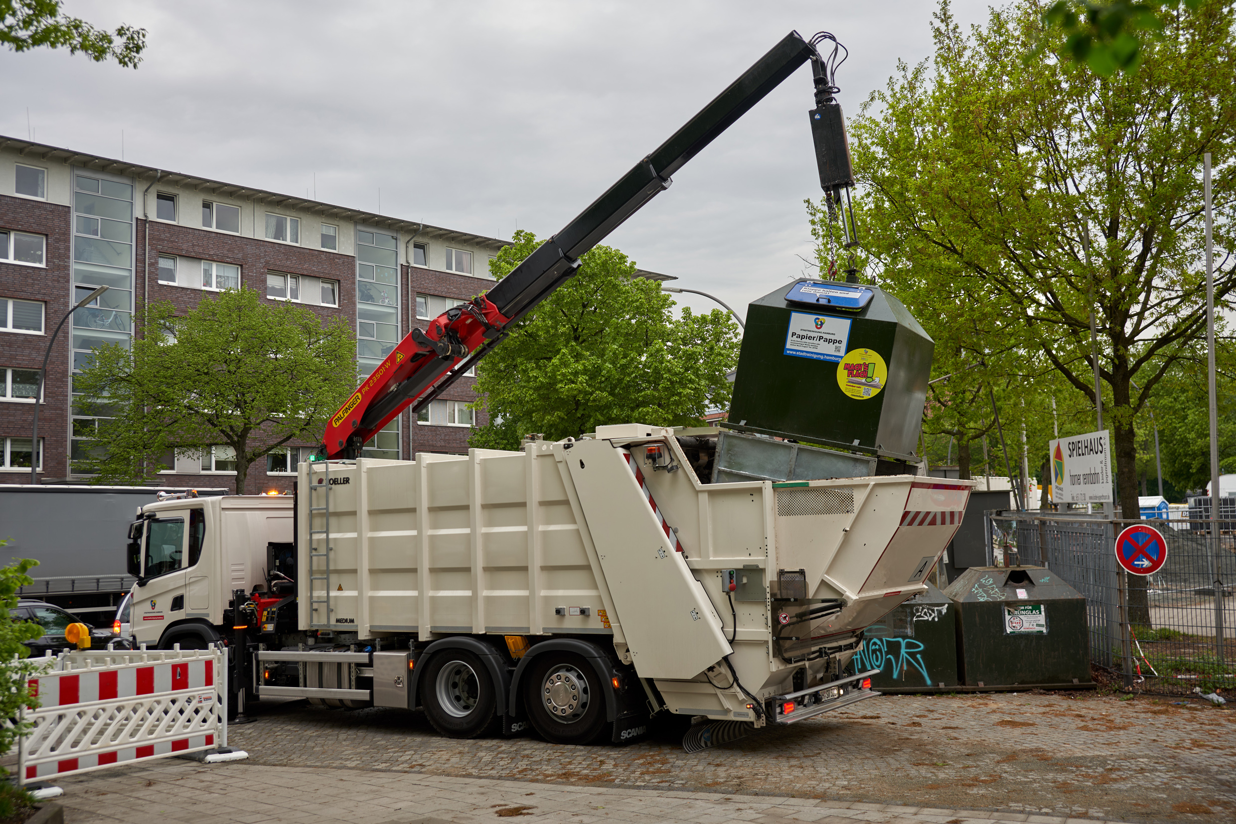 Bis zu viermal mehr Altpapier kann mit einem Pressbehälter Lkw gesammelt werden. Bild: Zöller-Kipper