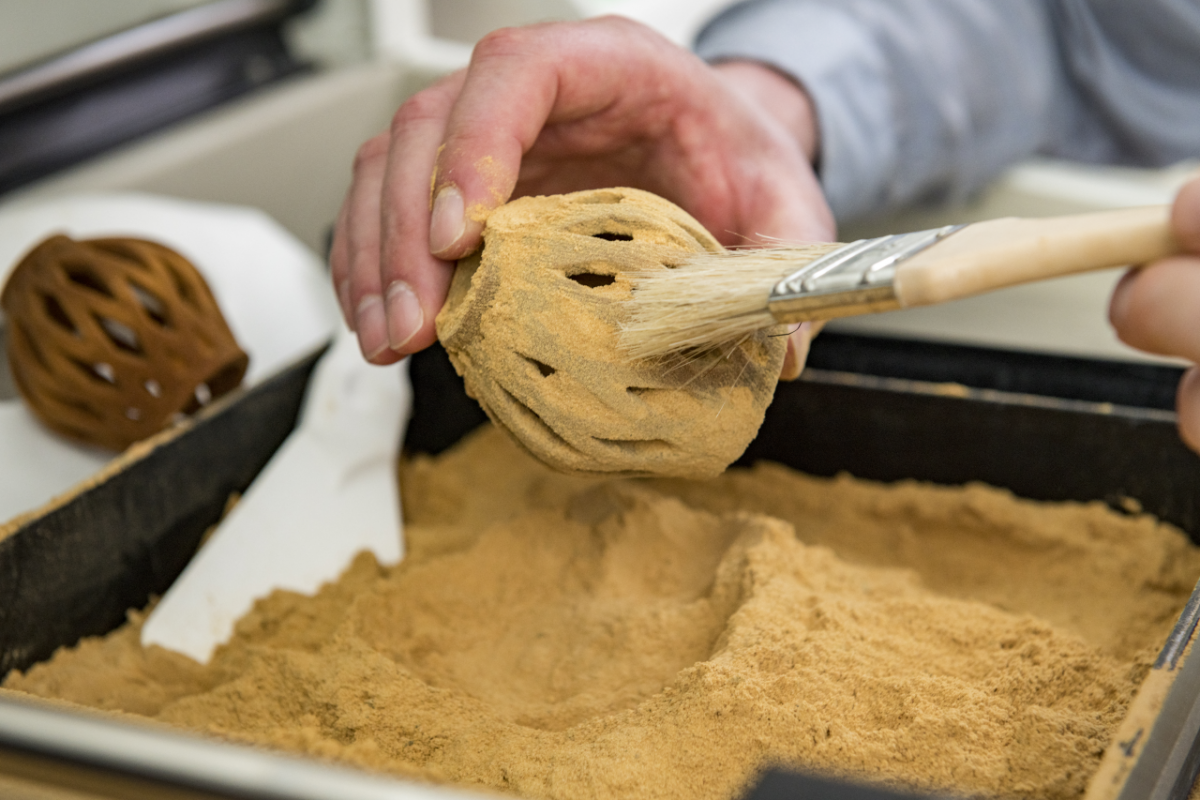Additiv gefertiges Bauteil aus Aprikosenkernmehl (Quelle: TU Bergakademie Freiberg / D. Müller)