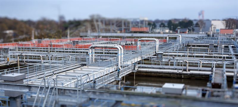 Der effiziente Betrieb von Kläranlagen ist ein wesentlicher Bestandteil der modernen Gesellschaft. Genau wie Menschen können auch Kläranlagen durch Virenbefall krank werden. Neue Forschungsergebnisse der Chalmers University of Technology in Schweden zeigen nun, welche Auswirkungen eine Erkältung der Anlage auf die Umgebung hat. Bild: Chalmers University of Technology | Gryaab | Emelie Asplund