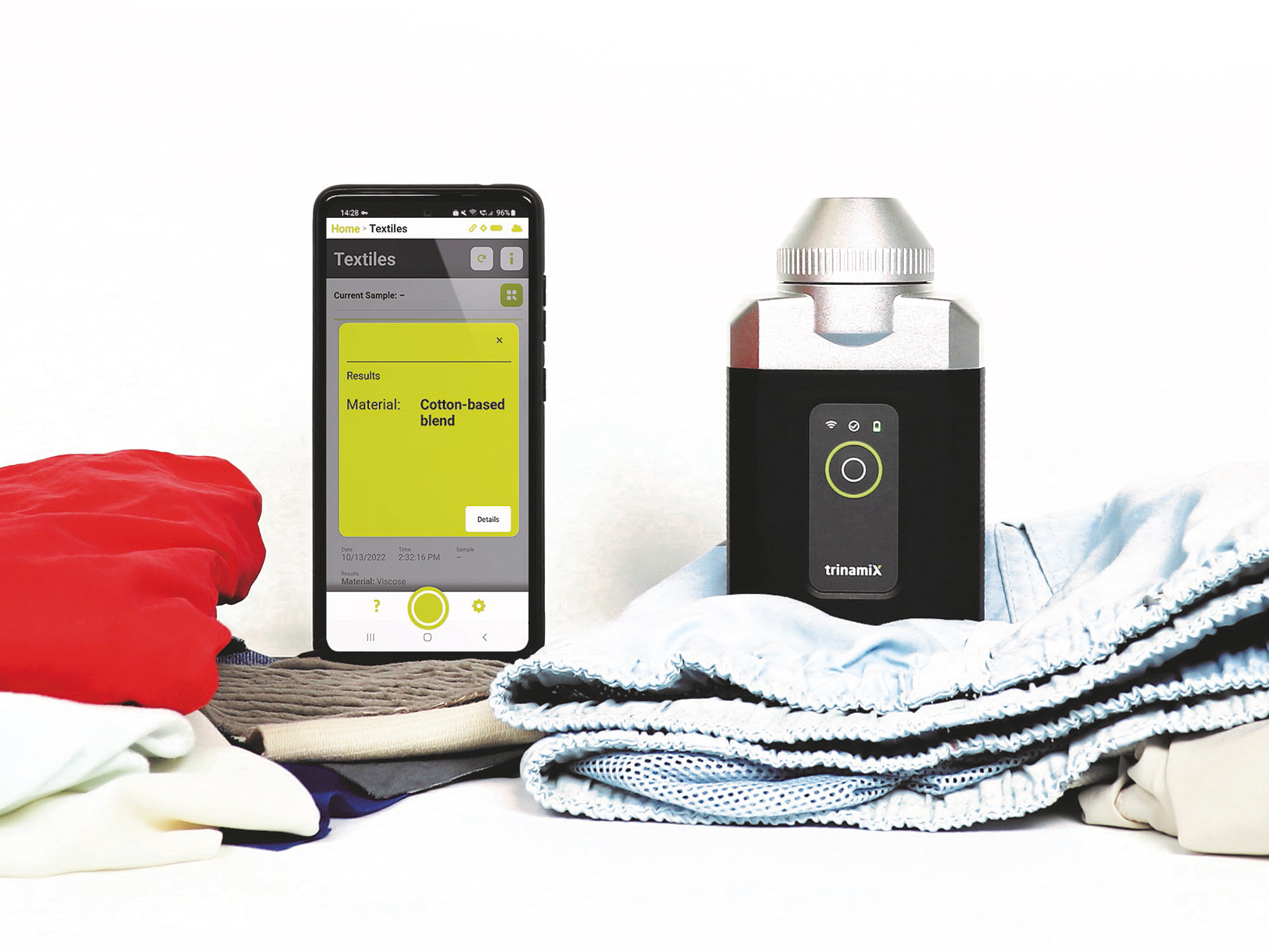 Mit der mobilen NIR-Spektroskopie-Lösung von trinamiX lassen sich mehr als 15 Textilarten und -zusammensetzungen erkennen und damit einfacher sortieren. Bild: TrinamiX