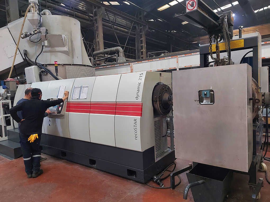 Das C-VAC-Entgasungsmodul der recoSTAR dynamic-Recyclinganlage von Starlinger vergrößert die Schmelzeoberfläche um 300 % und erreicht so eine äußerst hohe Entgasungseffizienz. Copyright: Tanrıkulu