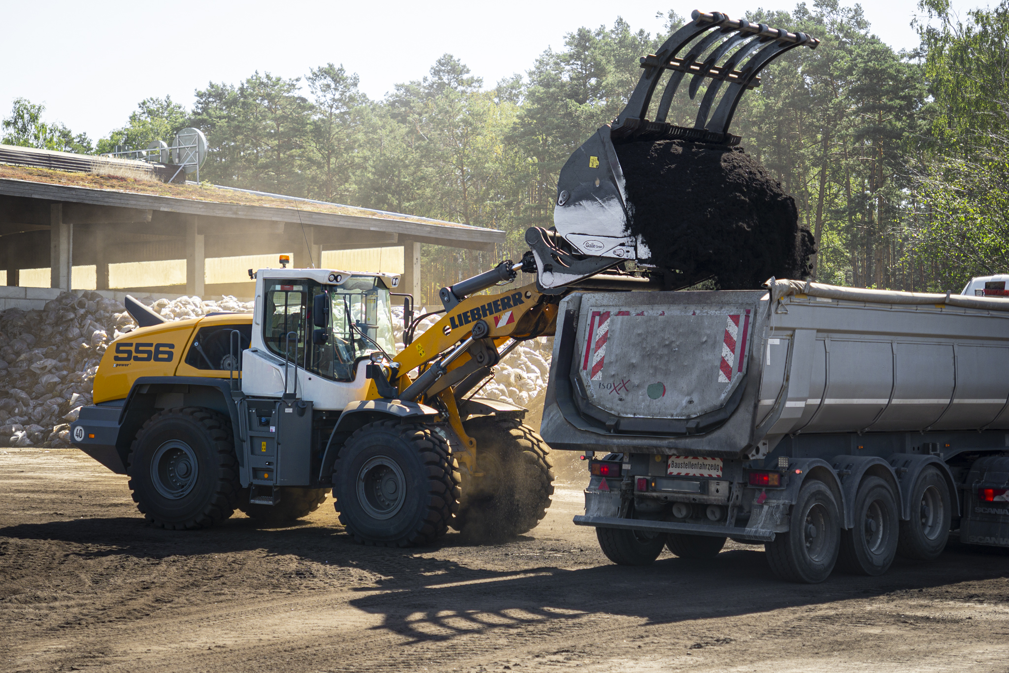 Die Liebherr-Radlader L 556 XPower sind bei Galle im Dauereinsatz. Copyright: Beutlhauser