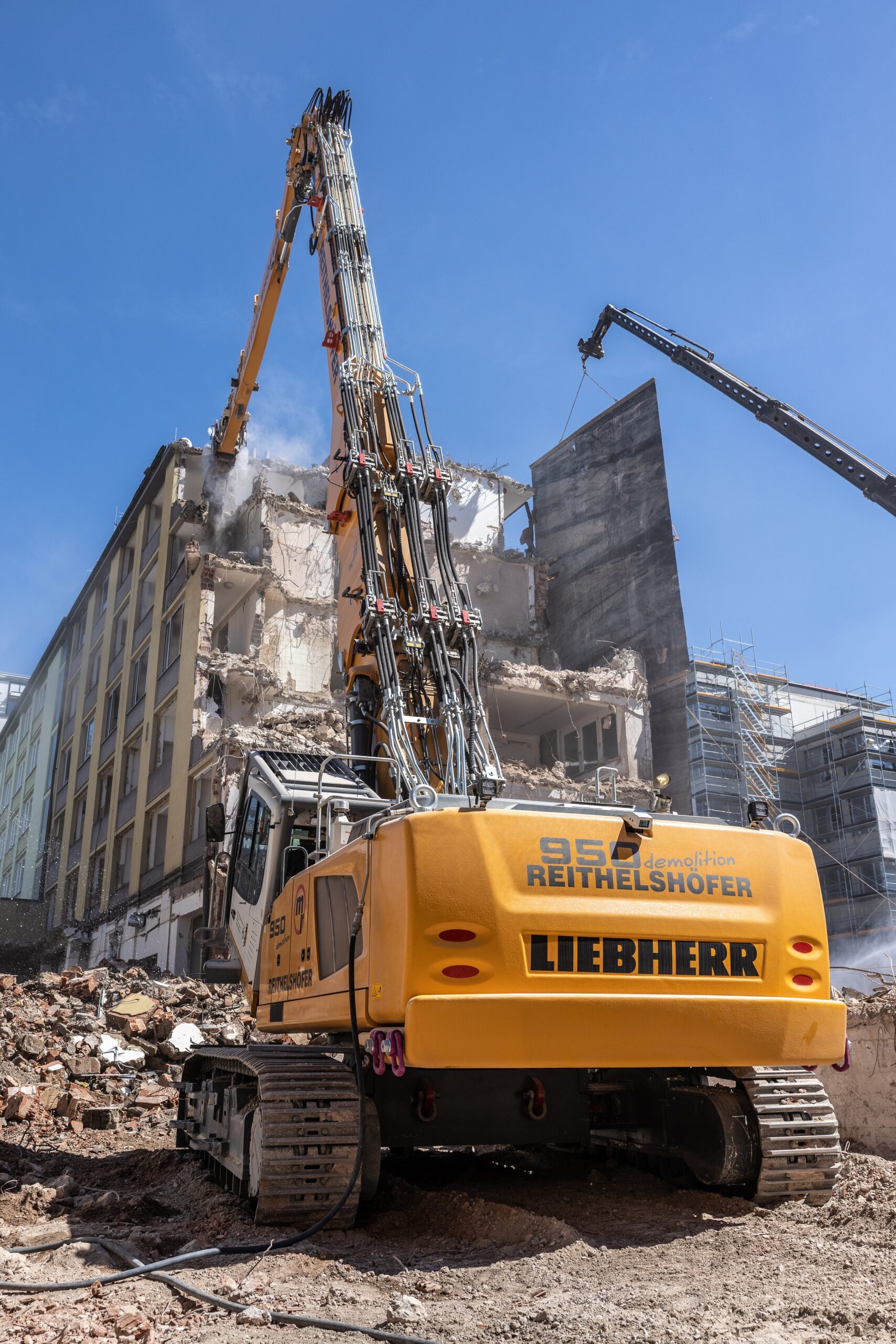 Der individualisierte Liebherr-Abbruchbagger von Reithelshöfer in Aktion. Copyright: Beutlhauser
