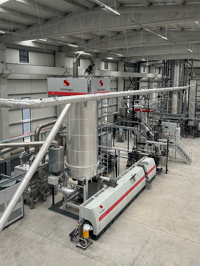 Die Recostar PET 165 HC iV+ Recyclinganlage von Starlinger wird rPET-Granulat in Flaschenqualität für Akmerts neue Marke „GSR Granules“ produzieren. Copyright: Akmert