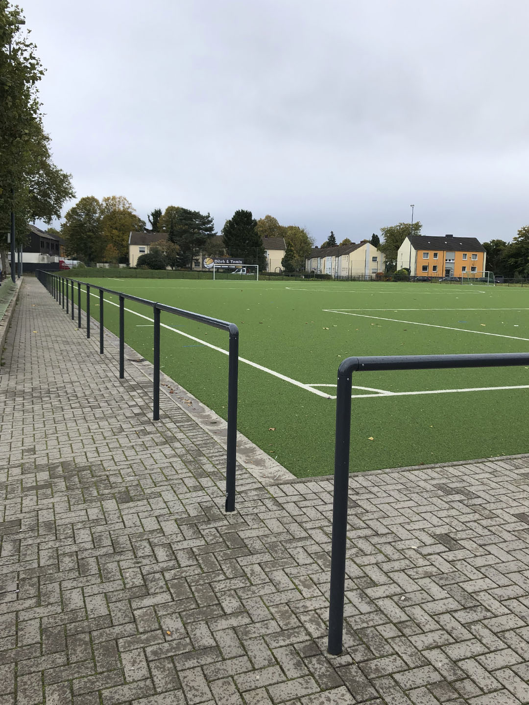 Kunstrasenplatz in Oberhausen: Infill auf dem Auslaufbereich. Copyright: Fraunhofer Umsicht