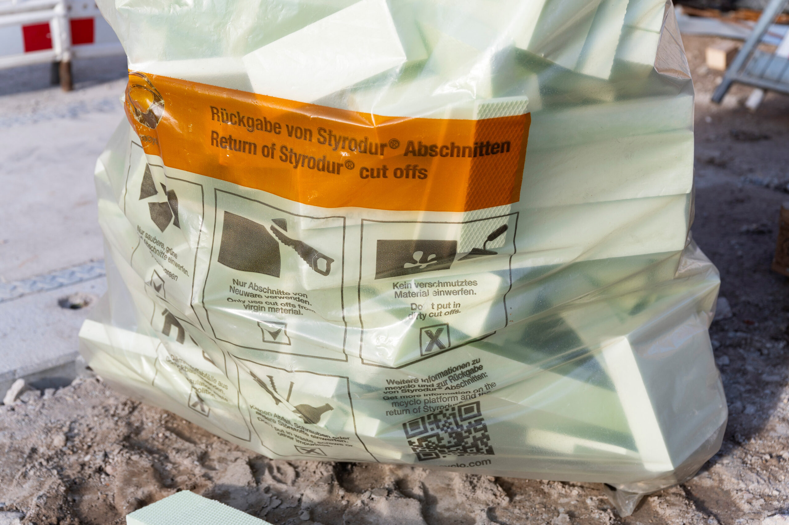 Über das Rücknahmesystem können saubere Schnittreste von Baustellen werden gesammelt und recycelt werden. (Quelle: BASF)