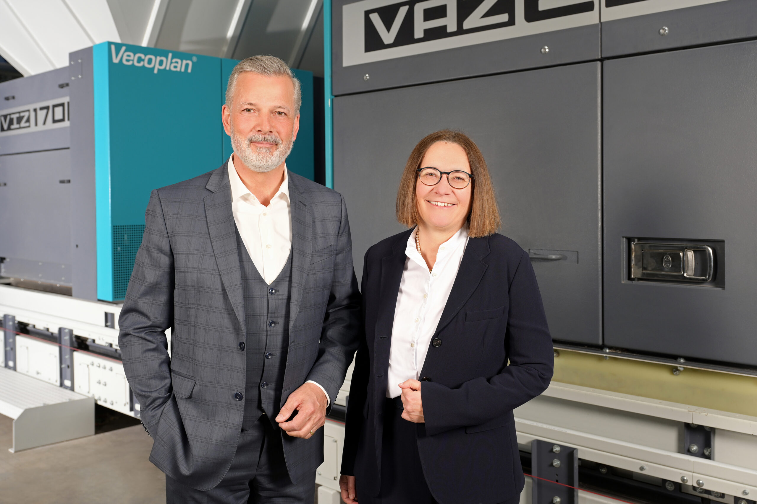 Werner Berens (li.) und Ina Hannen: „Wir konnten im vergangenen Jahr unseren Umsatz erneut deutlich steigern und befinden uns damit auf einem neuen Rekordhoch.“ Copyright: Vecoplan AG