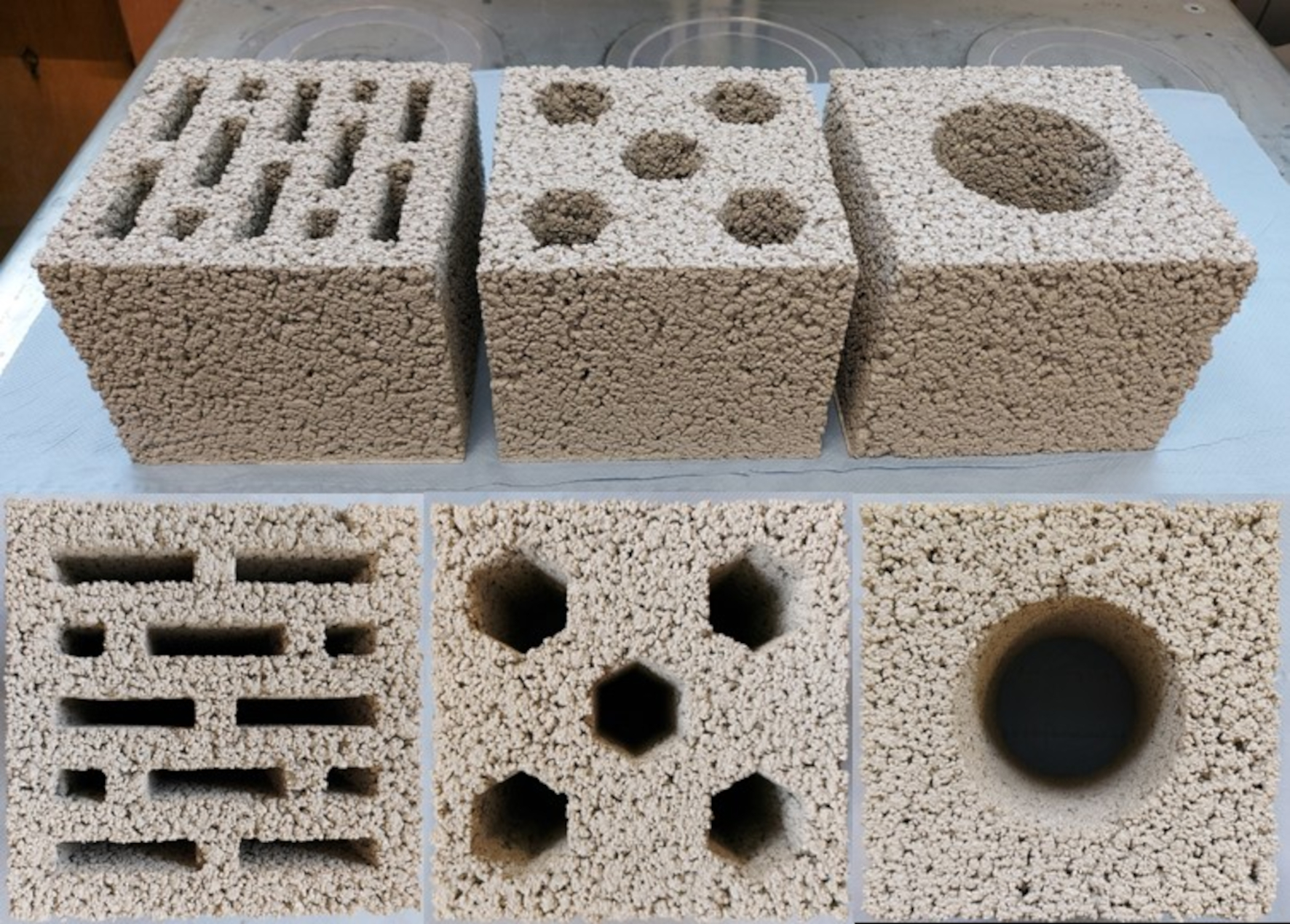 Bei der Werksfertigung wurden bis zu 40 M-% der natürlichen Gesteinskörnungen durch Recycling-Material ersetzt. Die technischen Eigenschaften der erzeugten Produkte können den einschlägigen Normen und Zulassungen zugeordnet werden. Copyright: KLB Klimaleichtblock