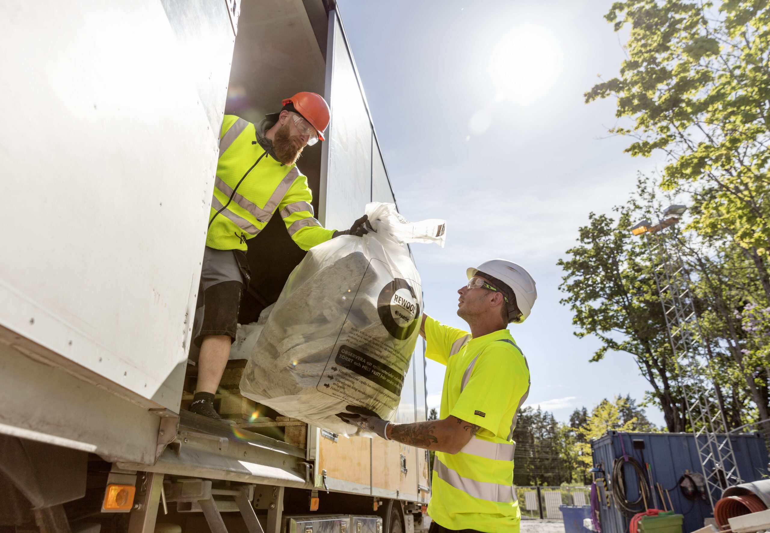 Das kreislauforientierte Rewool-System von Paroc ermöglicht die umweltfreundliche Wiederverwendung des Steinwolle-Verschnitts von Baustellen. Copyright: Paroc