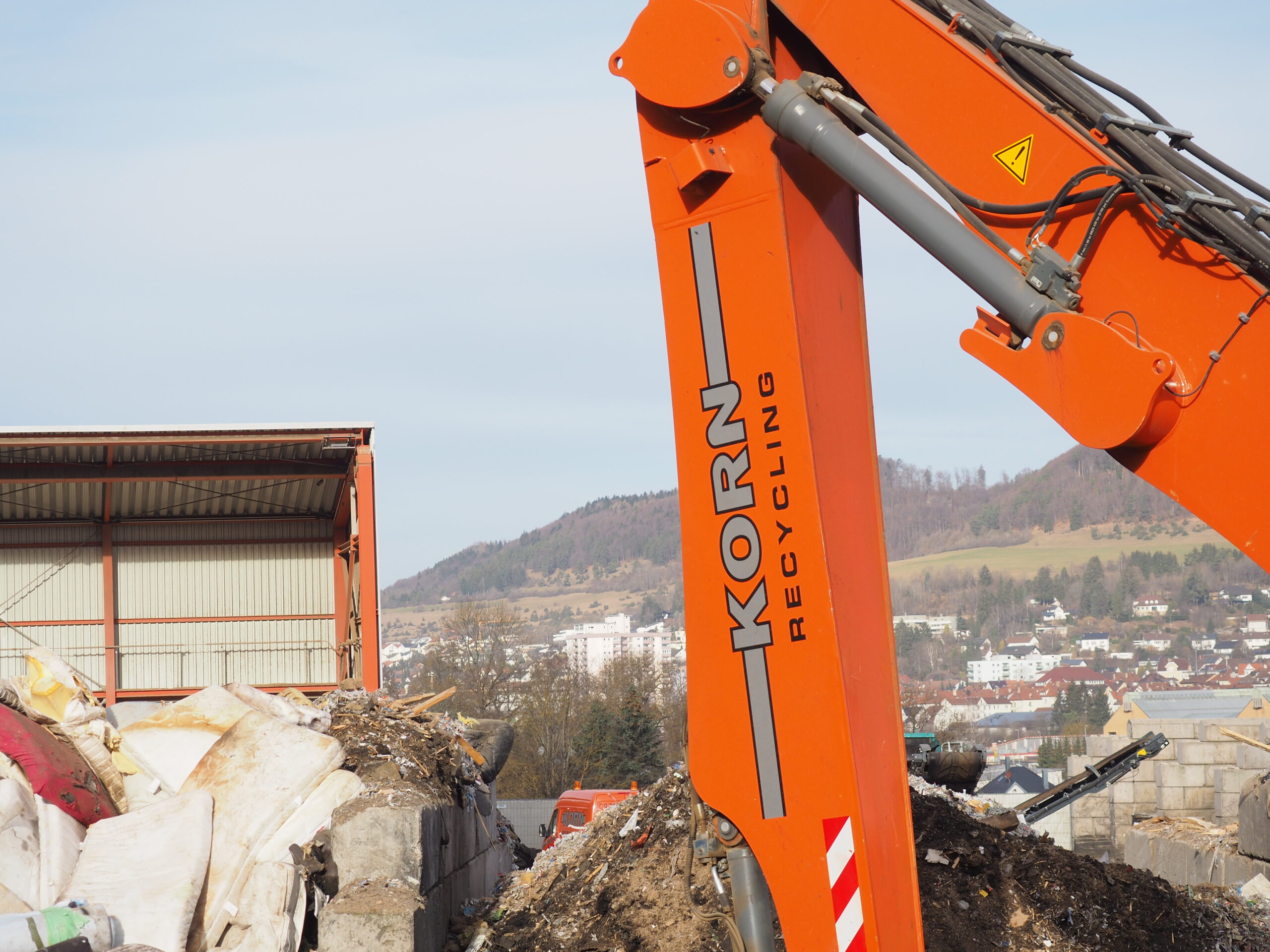 Korn Recycling betreibt auf der Schwäbischen Alb eine der weltweit modernsten Gewerbeabfallsortier- und Ersatzbrennstoffaufbereitungsanlagen. Copyright:  Flexco Europe GmbH