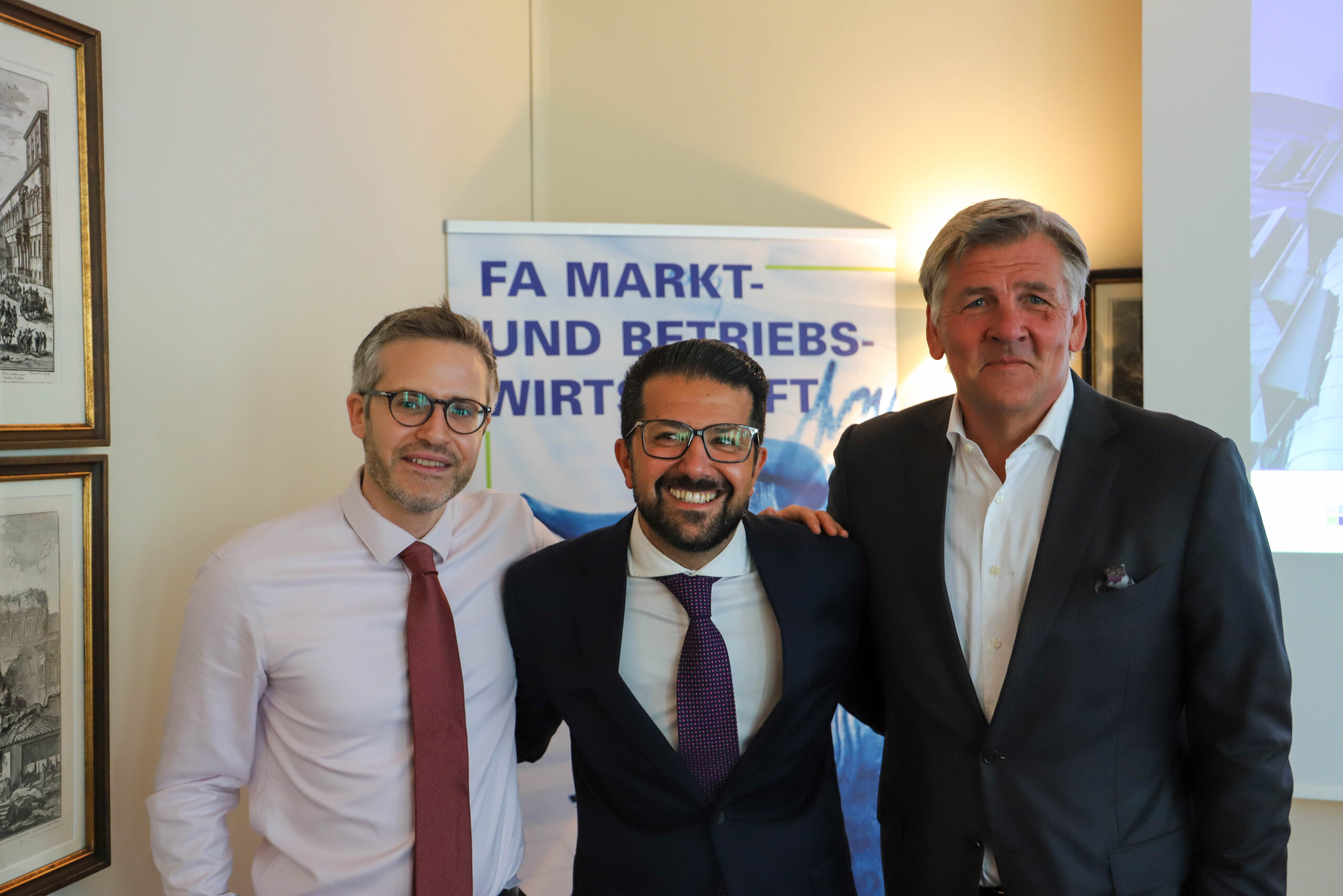 v.l.n.r.: EuRIC Generalsekretär Emmanuel Katrakis, Co-Vorsitzender des BDSV-Fachausschuss Markt- und Betriebswirtschaft Pouyan Dardashti, VDM-Vizepräsident Achim Lindhorst