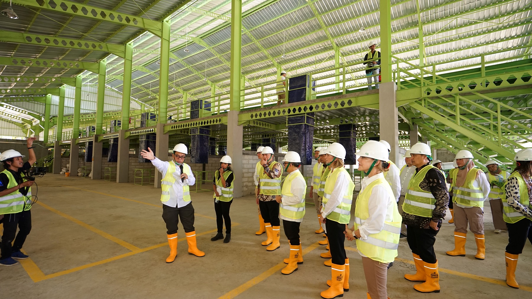 Rundgang durch die neue Materialrückgewinnungsanlage von Project STOP. Copyright: Projekt STOP