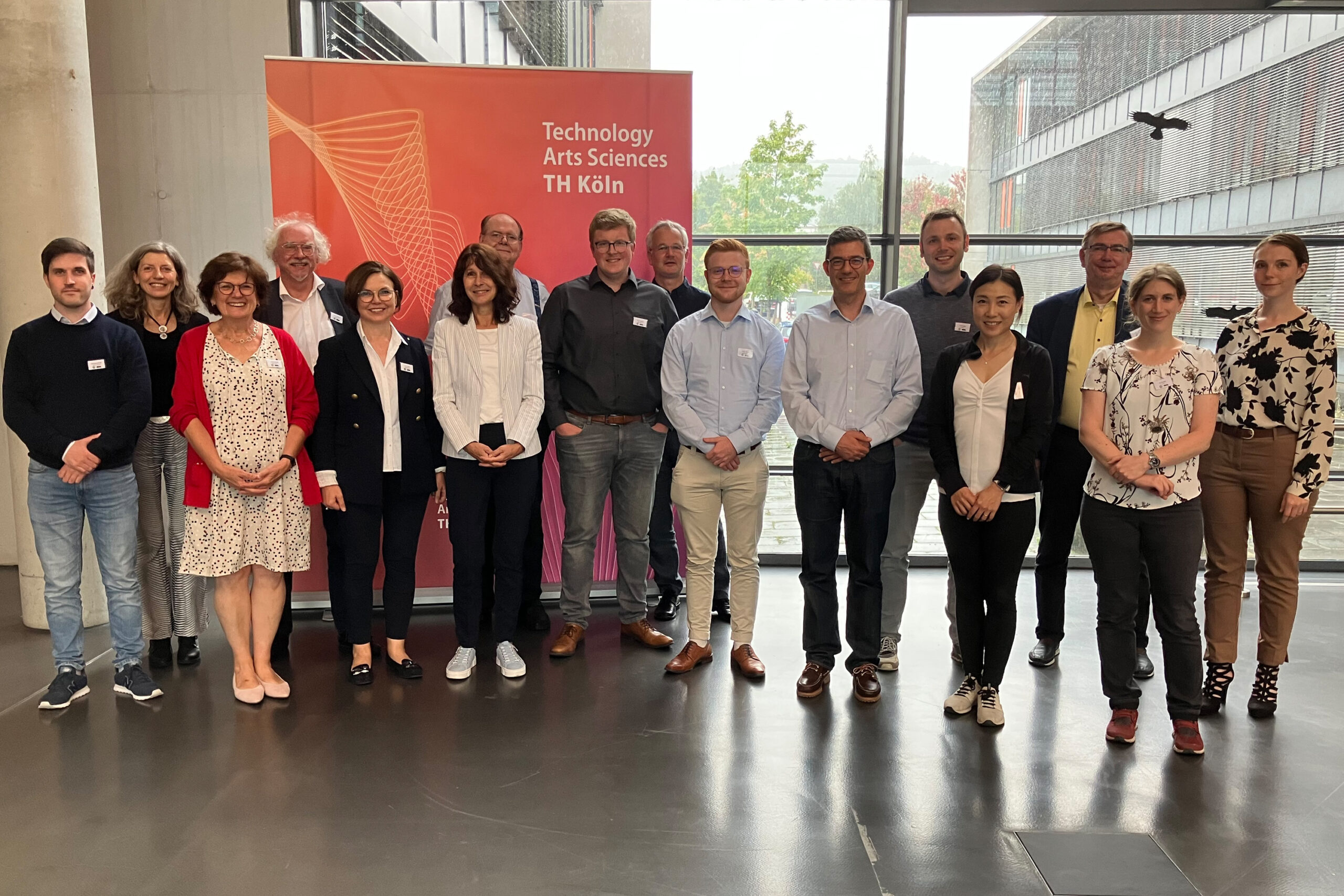 Die Teilnehmer des AZuR-Kolloquiums 2023 (von links nach rechts): Sebastian Schmitt (TH Köln:metabolon Institut), Prof. Dr. Danka Katrakova-Krüger (TH Köln), Christina Guth (AZuR-Netzwerkkoordinatorin), Prof. Dr. Ing. Rudolf Pfändner (Fraunhofer Institut LBF), Prof. Dr. Carmen-Simona Jordan (Hochschule Osnabrück), Dr. Dana Grefen (FH Aachen), Dr. Albrecht Seidel (Biochemical Institute for Environmental Carcinogens), M. Sc. Florian Brüning (Universität Paderborn), Dr. Ing. Jan Blömer (Fraunhofer Institut für Umwelttechnik), M. Sc. Jonas Petzke (Universität Paderborn), Prof. Dr. rer. nat. Markus Biel (FH Aachen), Prof. Dr. Nils Hojdis (FH Aachen), Prof. Dr. rer. Nat. Yi Zhang (FH Aachen), Prof. Dr. Mario Beiner (Fraunhofer Institut IMWS), Dr. Ricarda Kendler (TH Köln), M. Eng. Vanessa Spanheimer (TH Köln). Nicht im Bild: Prof. Dr. Christoph Haag (TH Köln:metabolon Institut), Eric Roetman (University of Applied Sciences Windesheim). Copyright: Azur