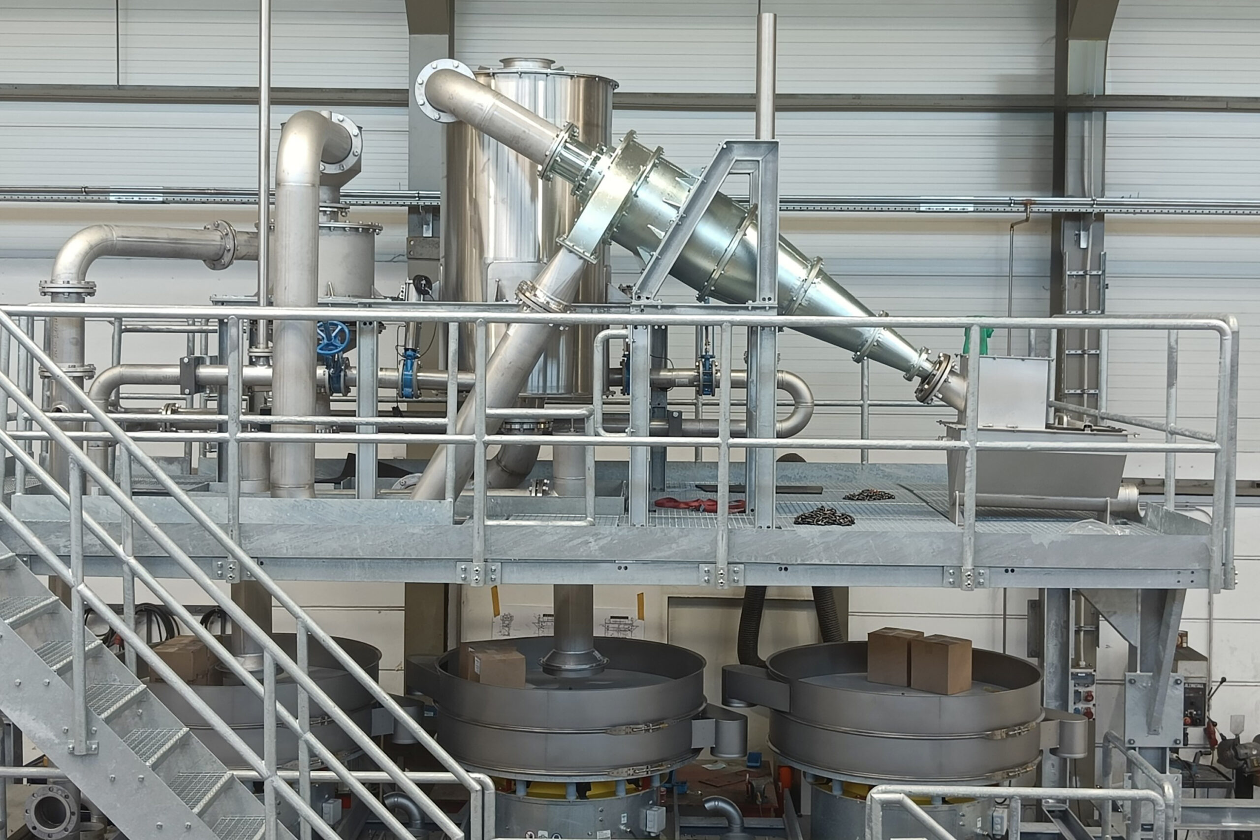 Die Hydrozyklonstufe für Doğa ist wie die gesamte PET-Recyclinglinie für eine Leistung von 100 Tonnen am Tag ausgelegt. Copyright: Herbold Meckesheim