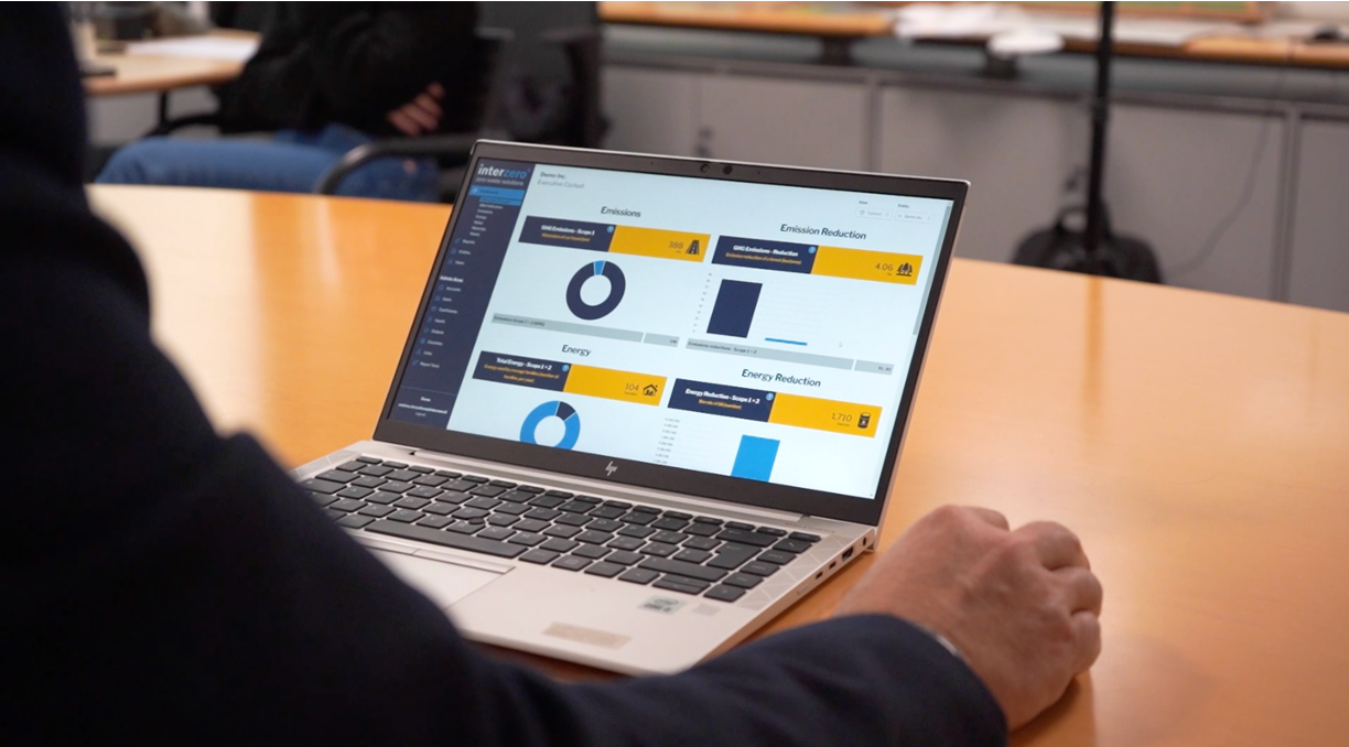 Das Environmental Sustainability Dashboard von Interzero ermöglicht Unternehmen eine übersichtliche Erfassung und Darstellung relevanter Umweltkennzahlen und eine CSRD-konforme Nachhaltigkeitsberichterstattung. Copyright: Interzero