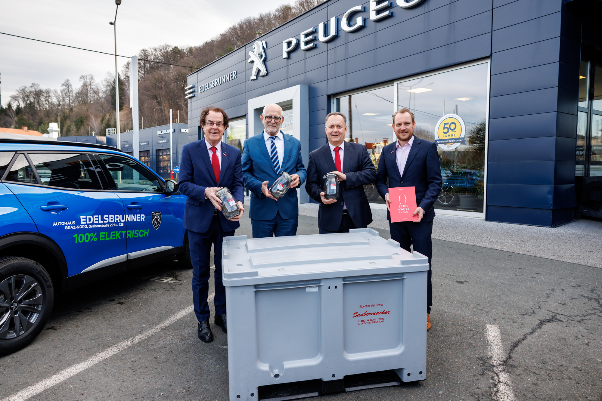 Foto (v.l.n.r.). Hans Roth, Saubermacher Gründer; Klaus Edelsbrunner, Bundesgremialobmann WKO; Gerhard Hecker, Geschäftsleiter Saubermacher Österreich; Thomas Haid, Geschäftsführer Saubermacher Battery Services. Copyright: Saubermacher