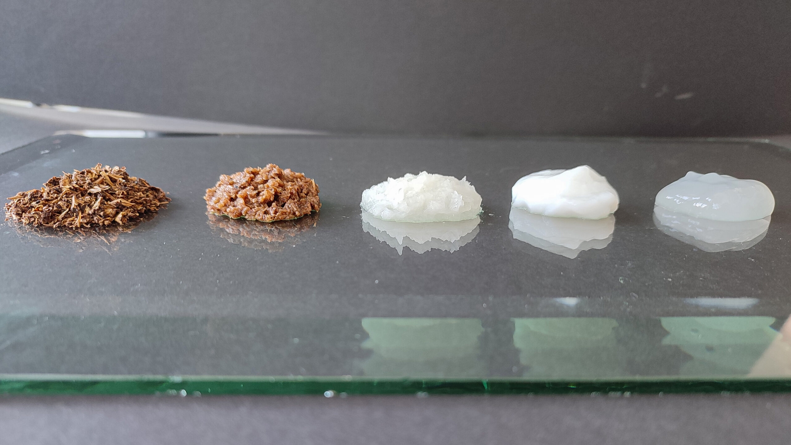 Prozessschritte: Vom Getreiderest zum Aerogel. Copyright: Empa