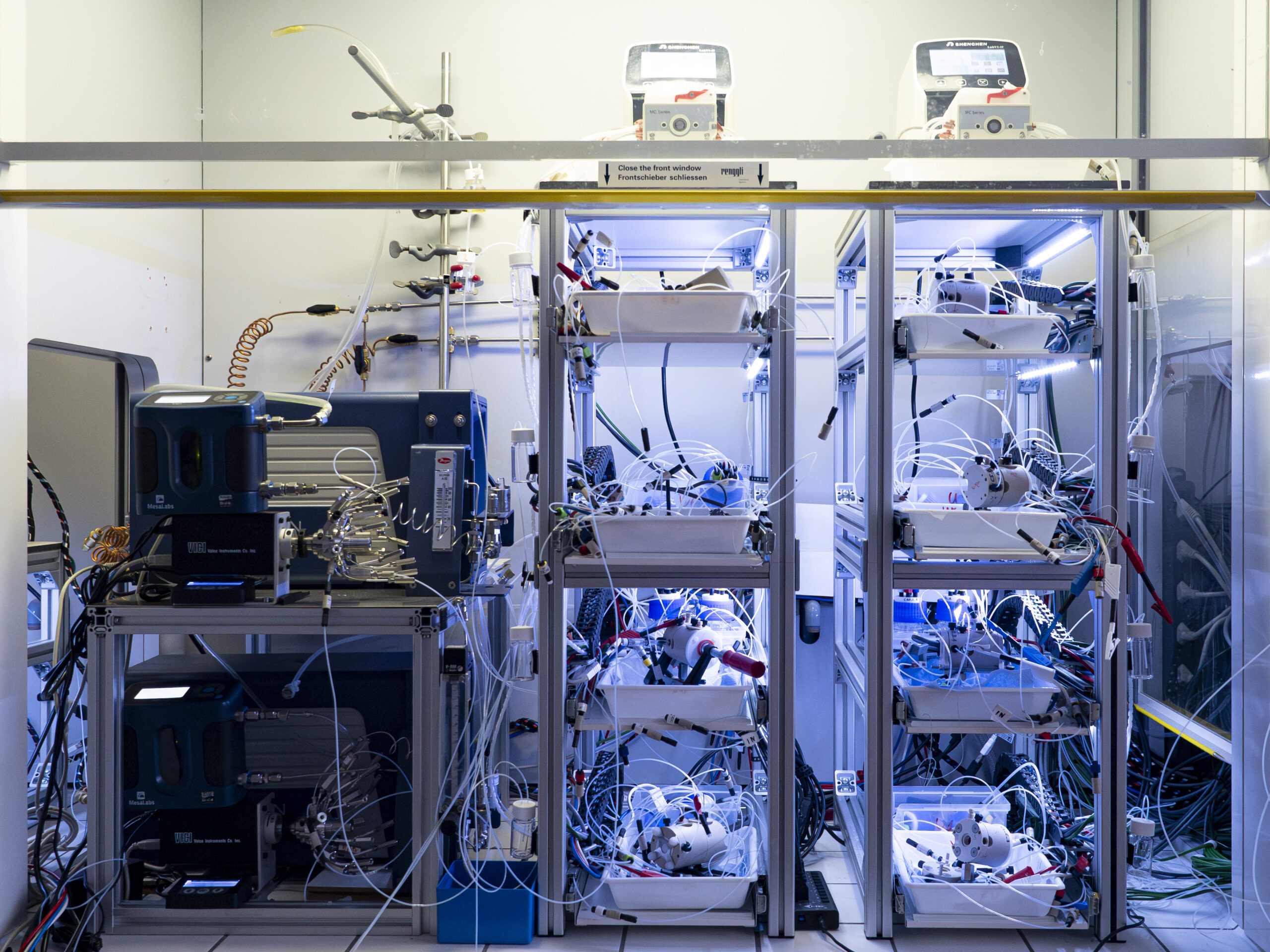 Empa-Forscher analysieren in diesem System mehrere Plattformchemikalien gleichzeitig. Copyright: Empa