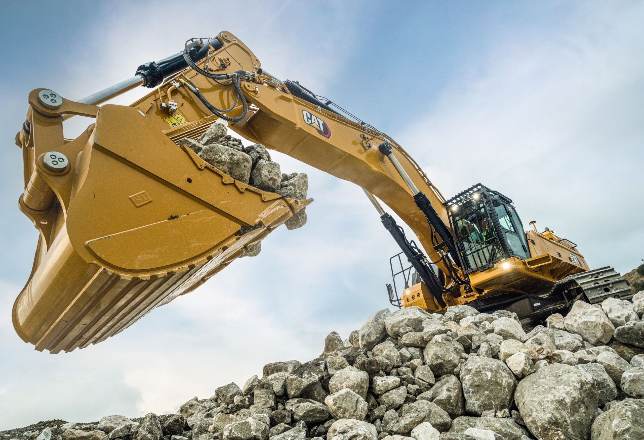 Zahlreiche Sicherheitsfeatures wie Sicherheitsgurte sowie intelligente Kamera- und Assistenzsysteme senken das Unfallrisiko bei Cat Baumaschinen leisten einen wesentlichen Beitrag zu sicheren Arbeitsbedingungen. Copyright: Zeppelin Baumaschinen