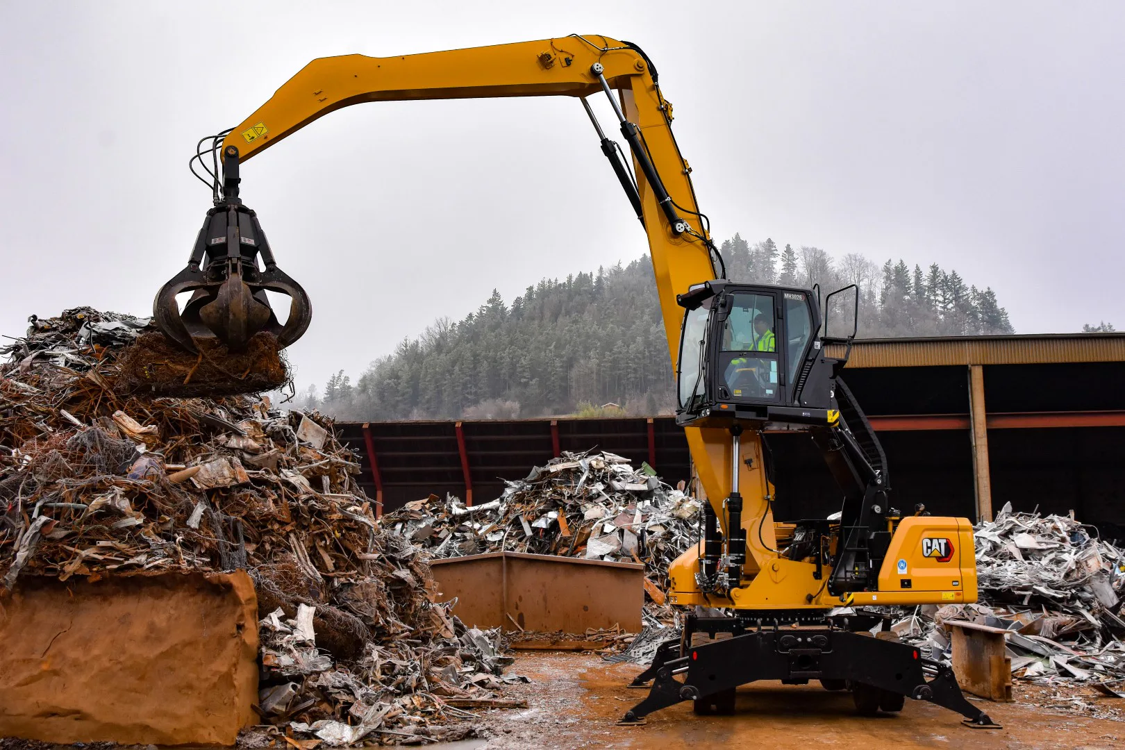 Scholz Recycling setzt beim Umschlag auf Cat-Technik der neuen Generation