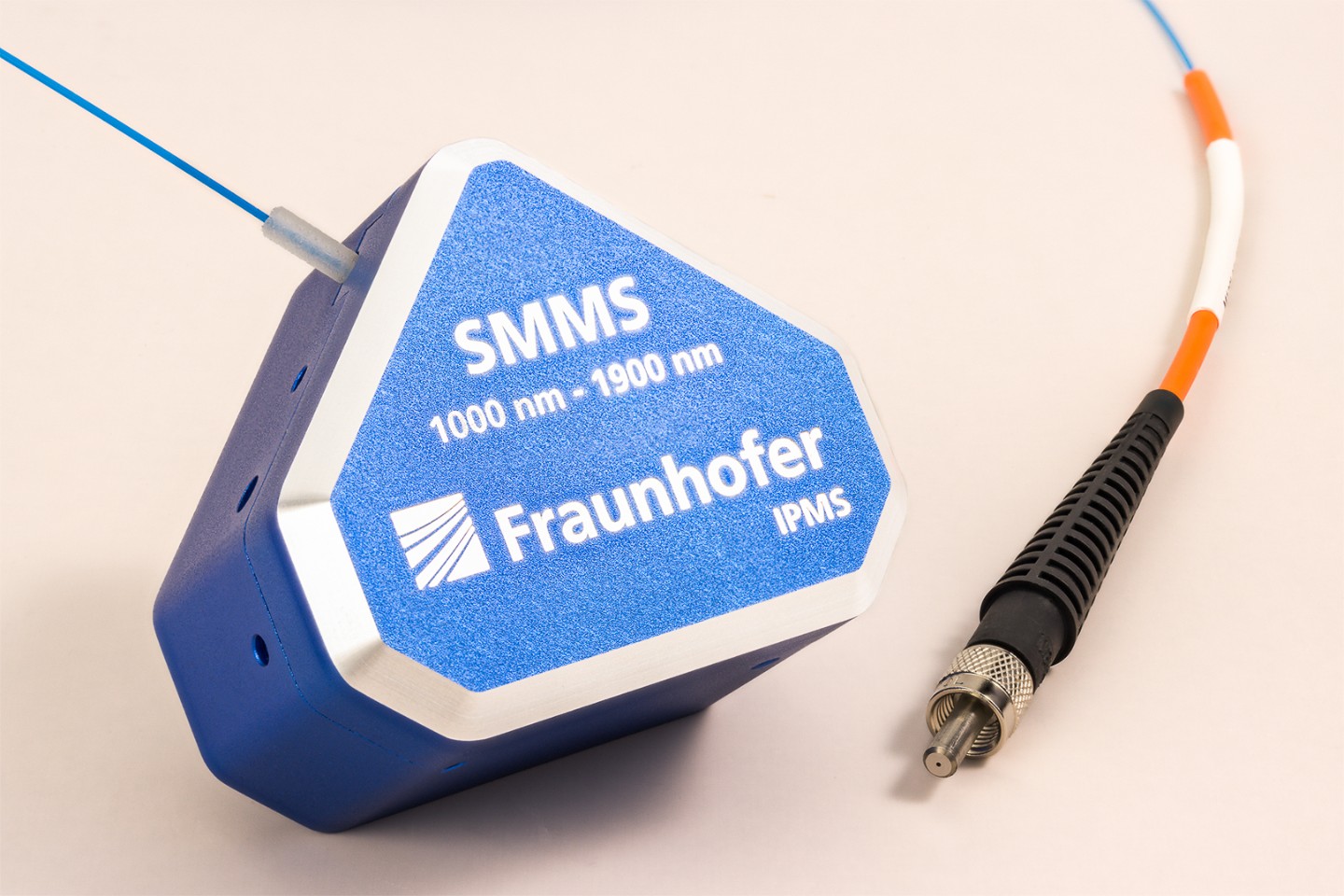 Fasergekoppeltes Scanning Mirror Micro Spektrometer (SMMS) mit einem Spektralbereich von 1000 nm – 1900 nm. Copyright: Fraunhofer IPMS