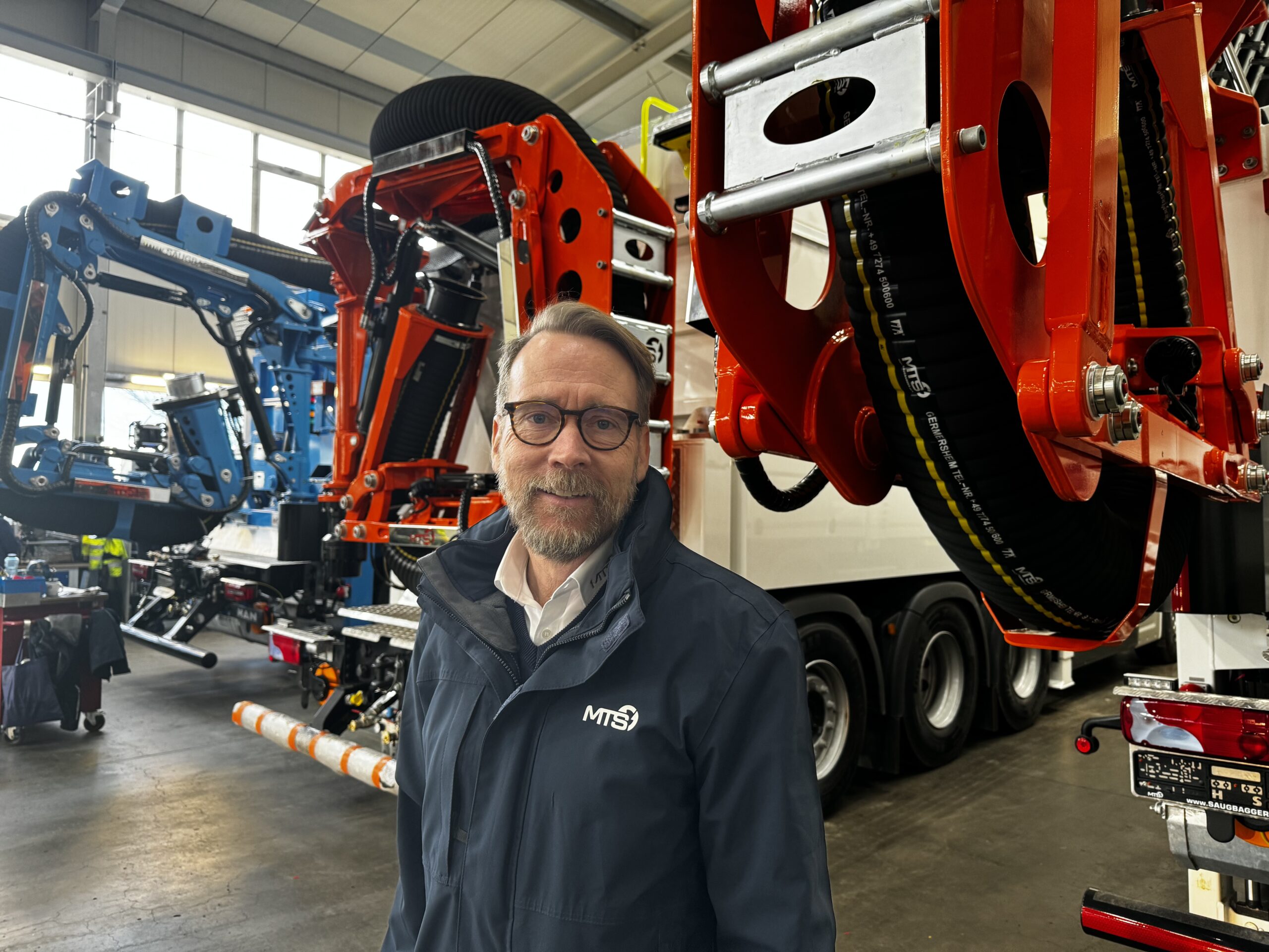 Norbert Philipp, Gesamtvertriebsleiter der MTS Mobile Tiefbau Saugsysteme GmbH, freut sich mit seinem internationalen Vertriebsteam auf einen regen Besucherandrang auf seinem neuen IFAT-Messestand. Copyright: MTS