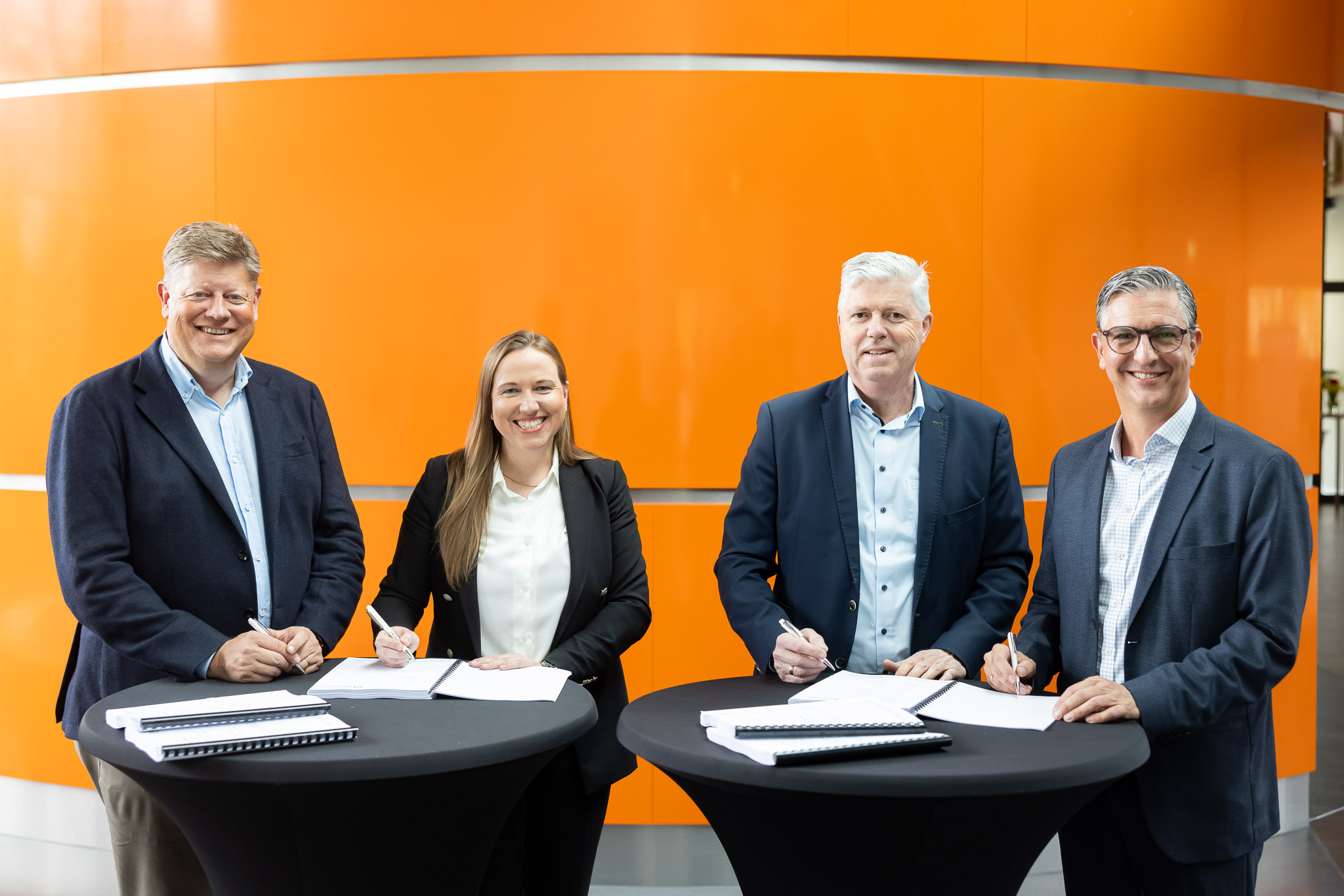 v.l.n.r.: Hans Boels (CEO Lybover), Sandrina Sieverdingbeck (GF DEUMU), Uwe Rehren (GF DEUMU), Ioannis Giouvanitskas (Senior Executive Advisor Lindemann Germany). Copyright: Lindemann