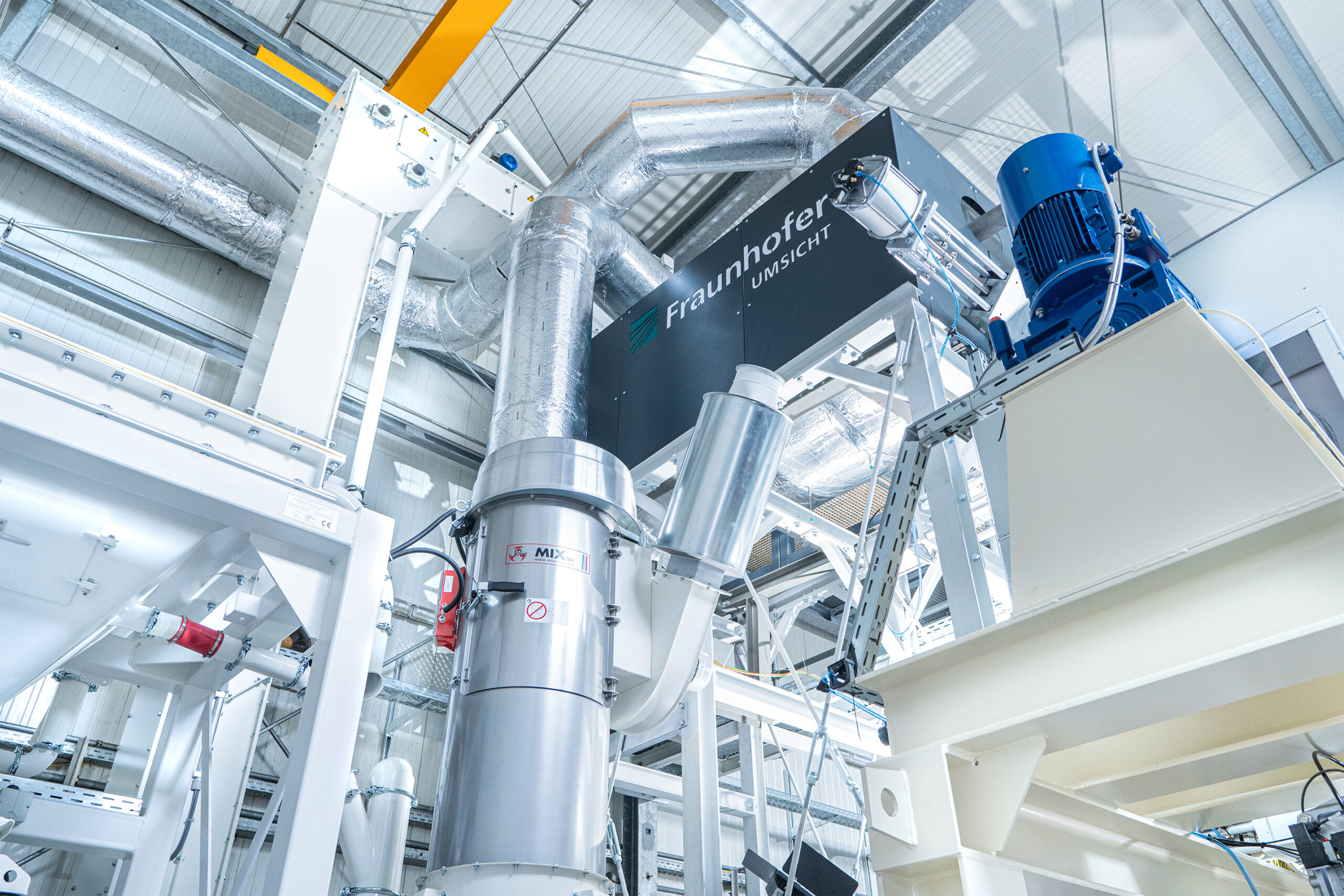 Eine Demonstrationsanlage für die thermische Aufbereitung von 
teerhaltigem Straßenaufbruch wird seit April 2024 bei Fraunhofer UMSICHT in Sulzbach-Rosenberg 
betrieben. Die Anlage mit einer Kapazität von 500 kg / h dient als Vorstufe für industrielle Anlagen Copyright: Fraunhofer Umsicht