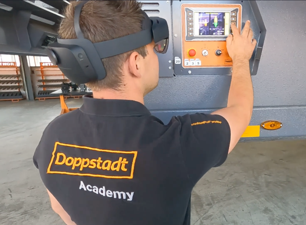 Mittels neuster Technologie optimiert die Doppstadt-Academy ihre Schulungen, um den Teilnehmenden die Lösungen innovativ zu präsentieren. Copyright: Doppstadt Umwelttechnik GmbH